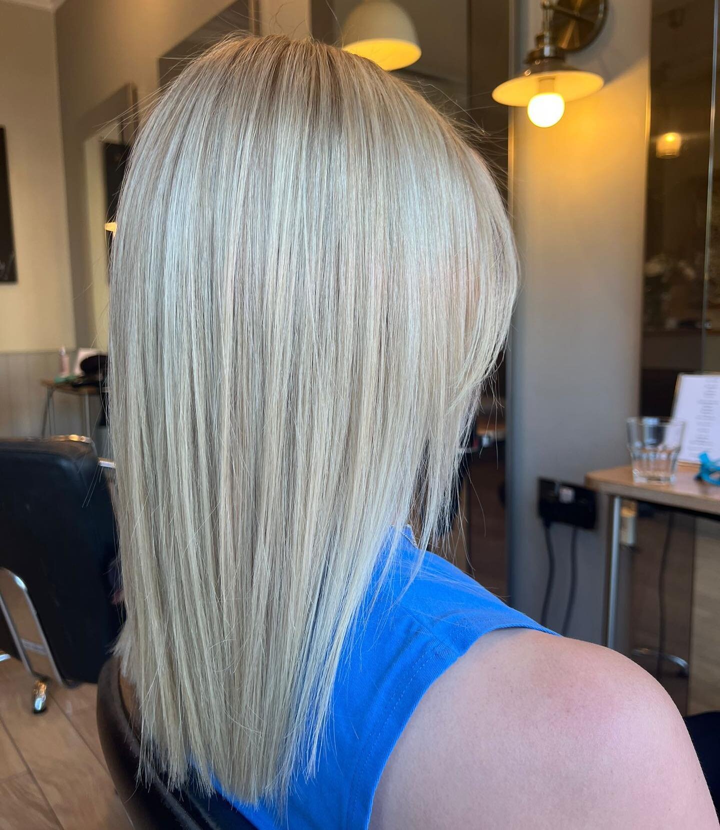 Full head highlights and toner by our newest graduate stylist Holly. Amazing new addition to our team 😍 

#highlights #blondehair #wella #askforwella #wellafamily #wellahair #colourtouchtoner #blondorplex #summerready #summerhair #newhairday #goodha