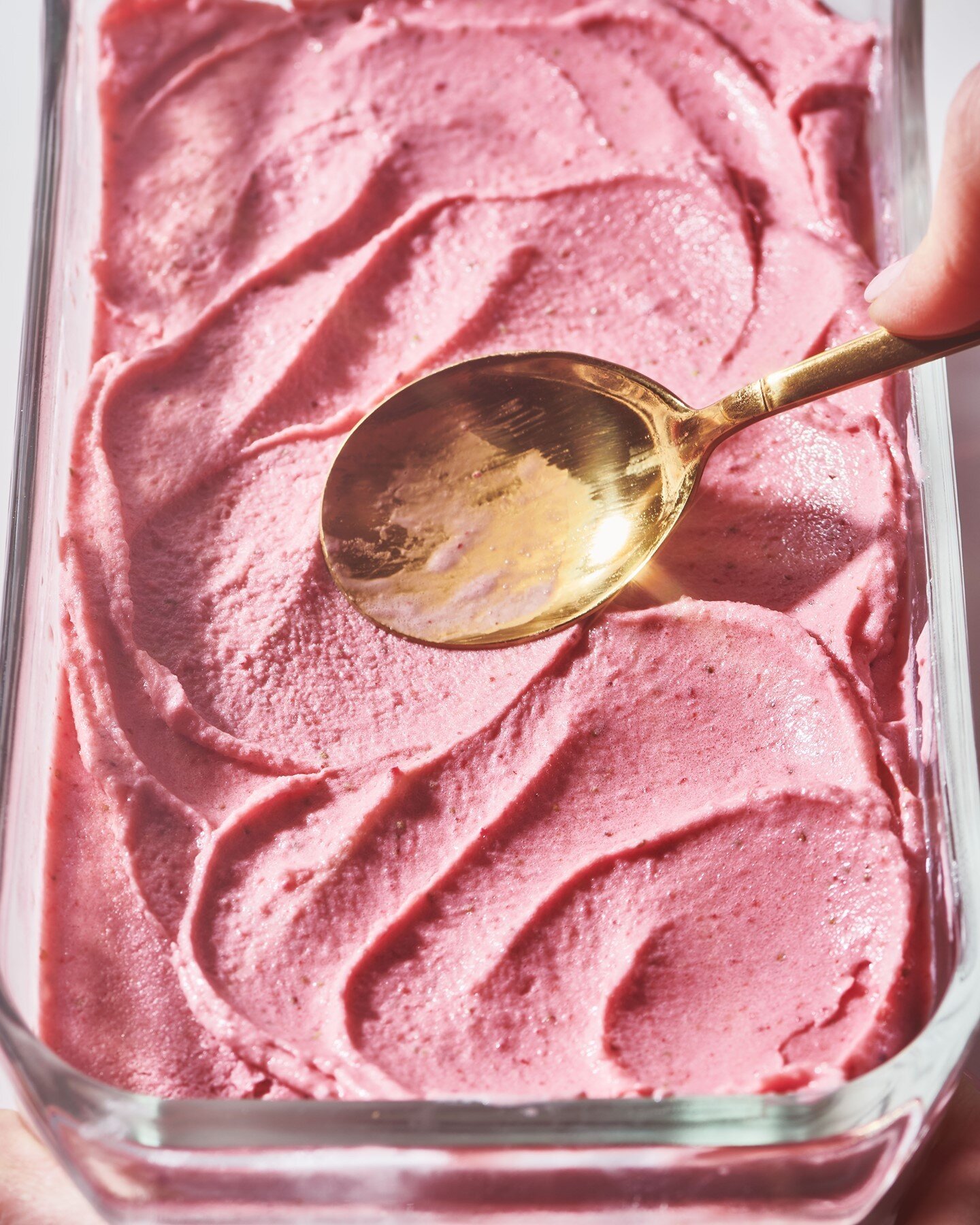 Did you know i's super easy to make ice cream without an ice cream maker? Not only that, but you can make it with 2 ingredients. You might even already own them!⁠
⁠
Check out the recipe and my revamped pictures of one of my favorites from the blog, a
