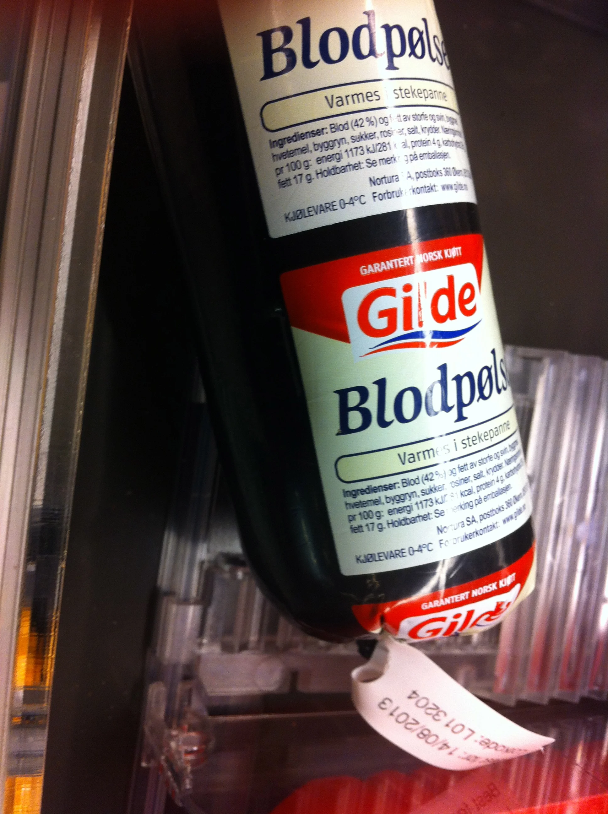 Blodpølse fra Gilde - i ICA disken. Kun en dag for gammel, på Coop var den fjorten dager for gammel. Åpenbart ikke den store riften etter disse. Wonder why.