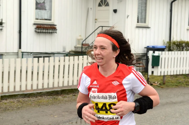 Fotorettighet: Mauro Pau. Ikke det minste sliten (tror det er ved 20 km), dere ser vel at jeg smiler fra øre til øre og koser meg glugg ihjel?
