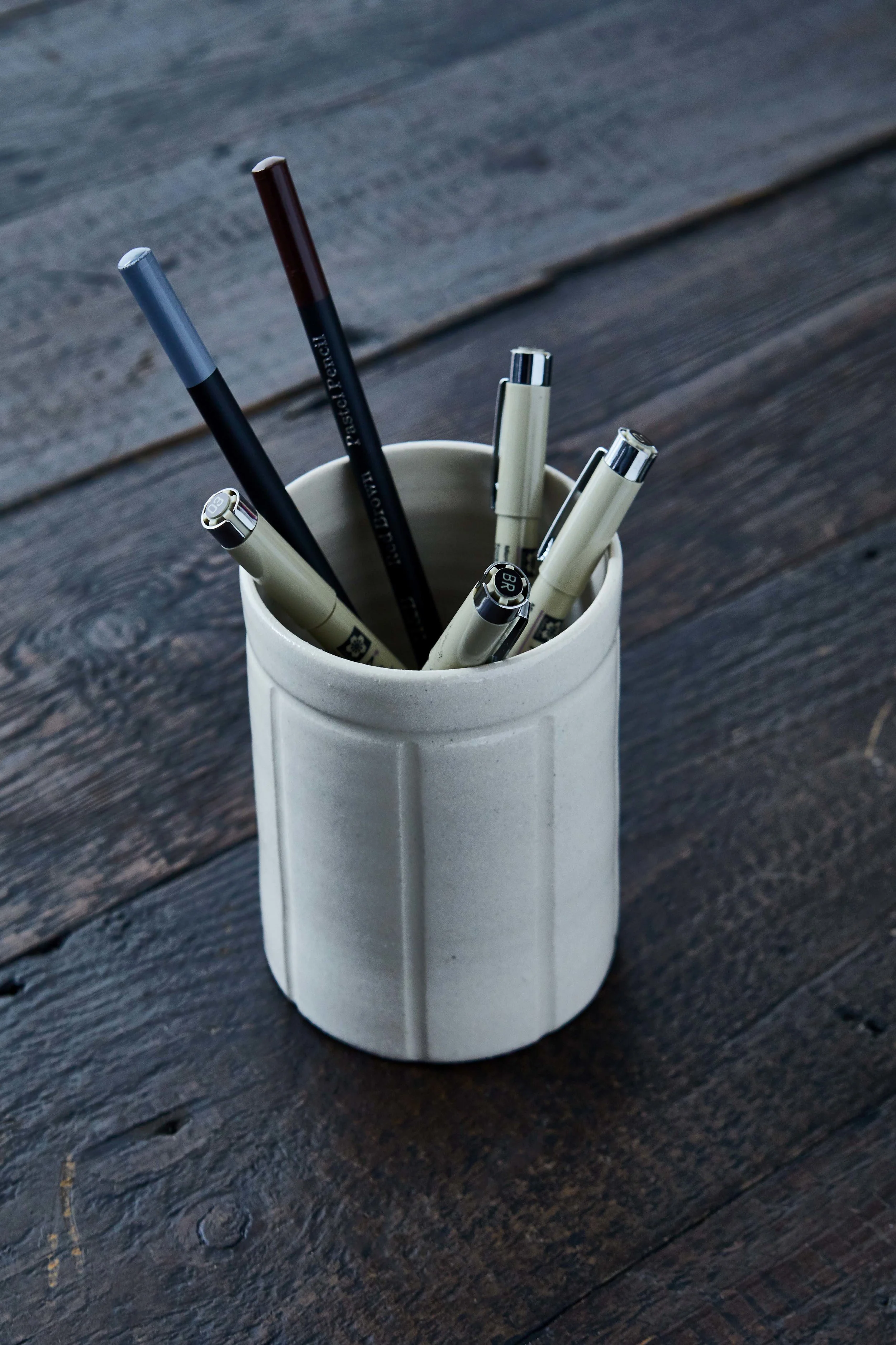 Ceramic pen pot
