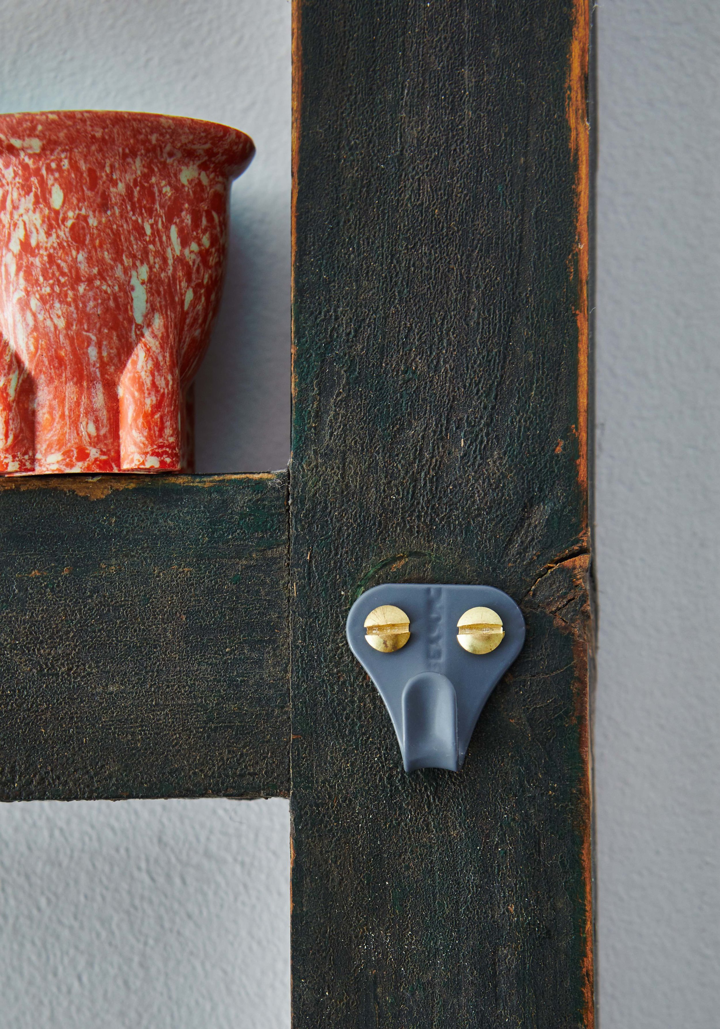 Grey reefing hook in-situ