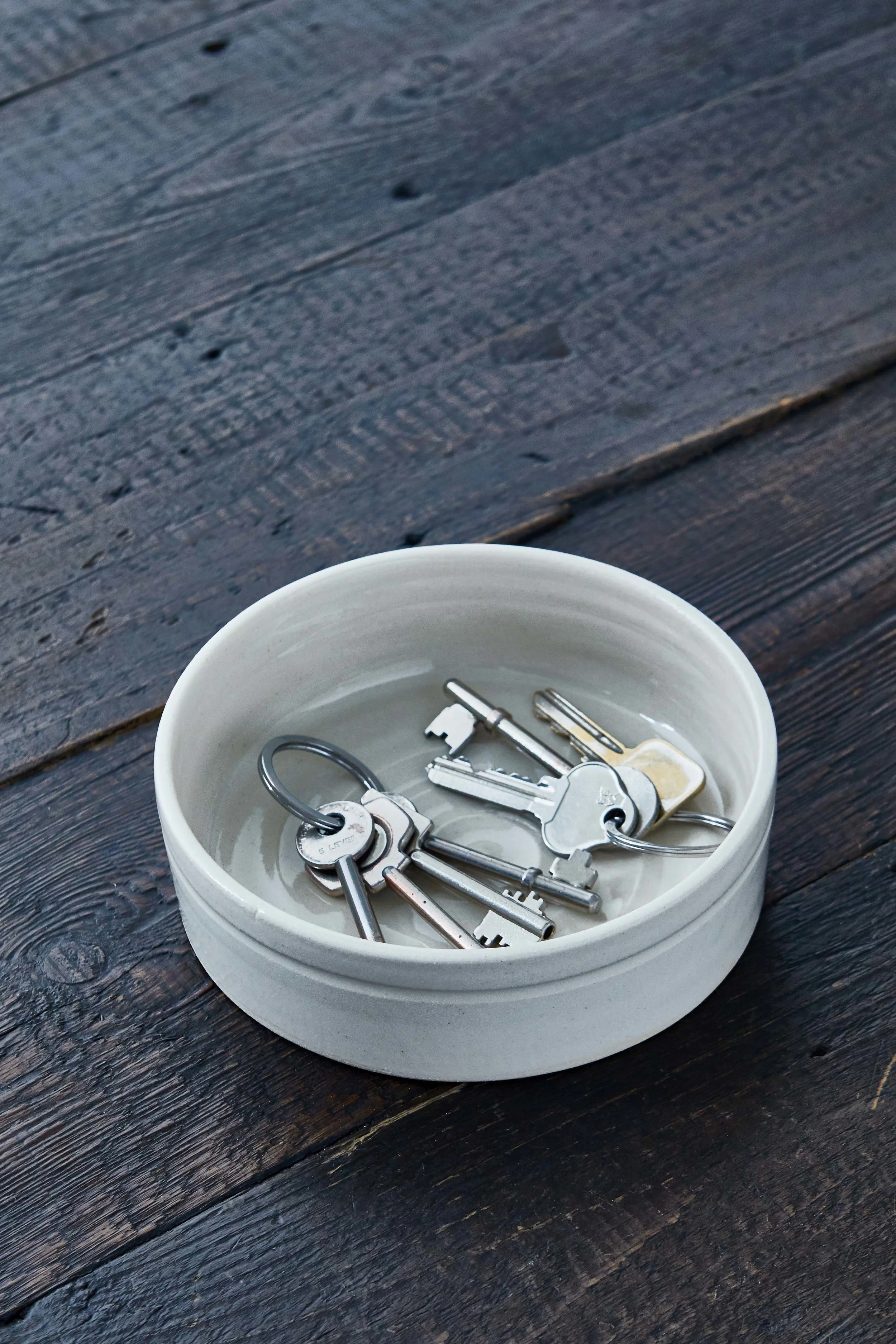 Desk tidy stoneware pot with keys