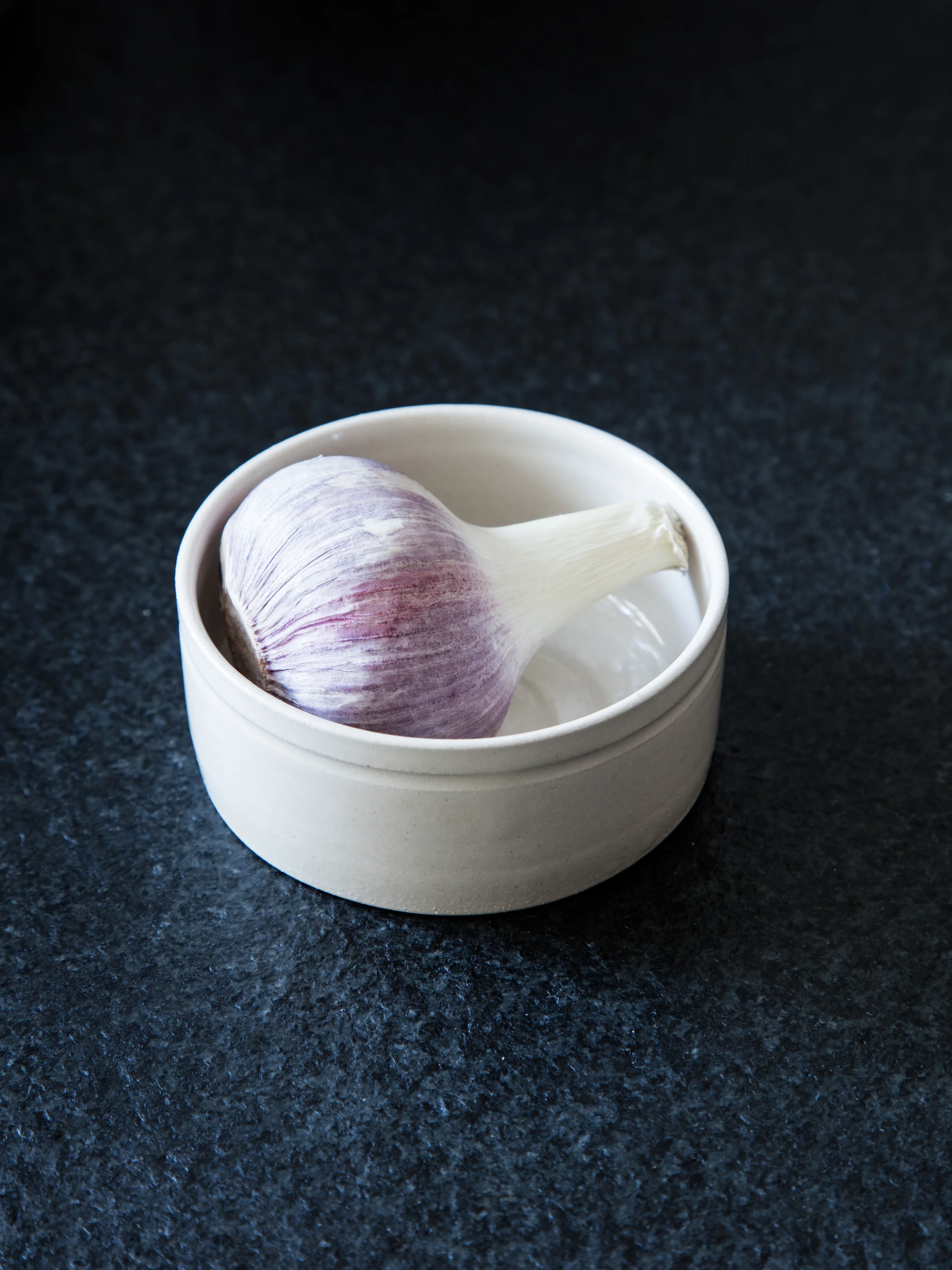 Garlic ceramic pot for kitchen