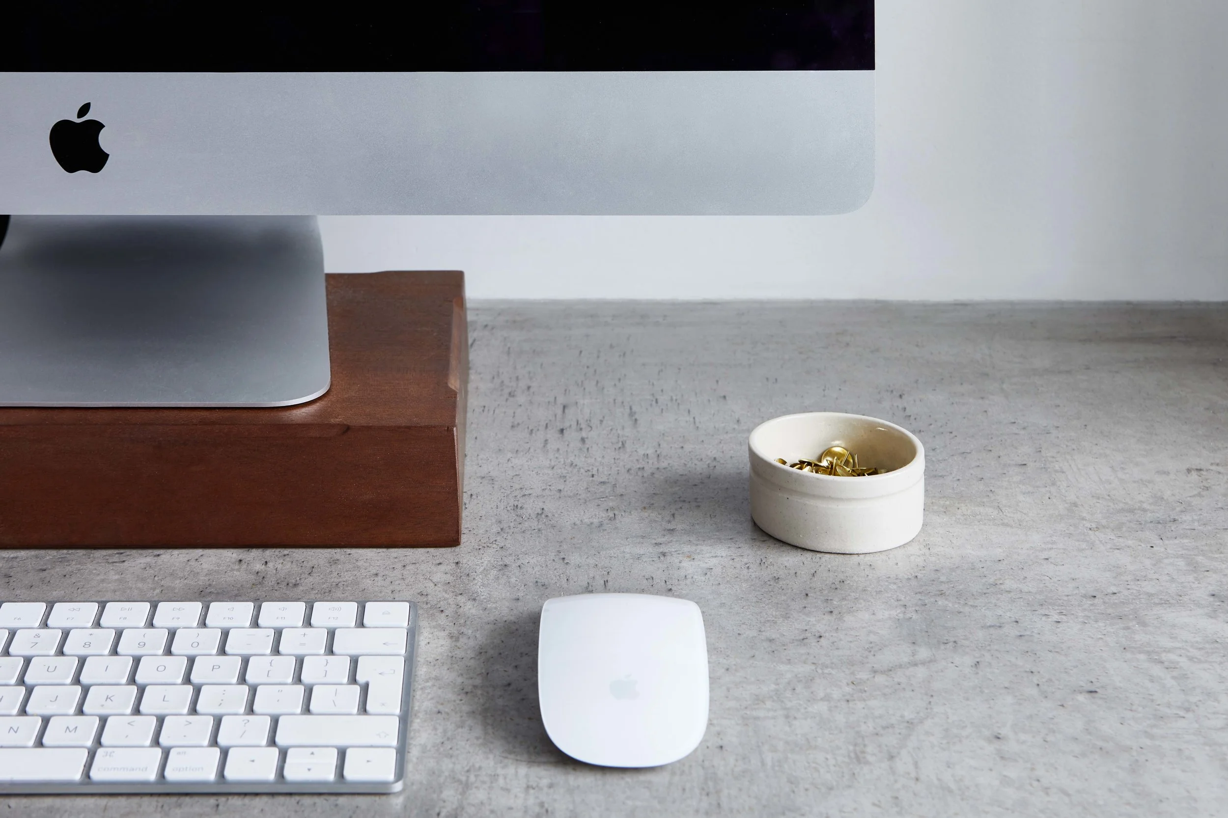 Ceramic pin pot for office desk