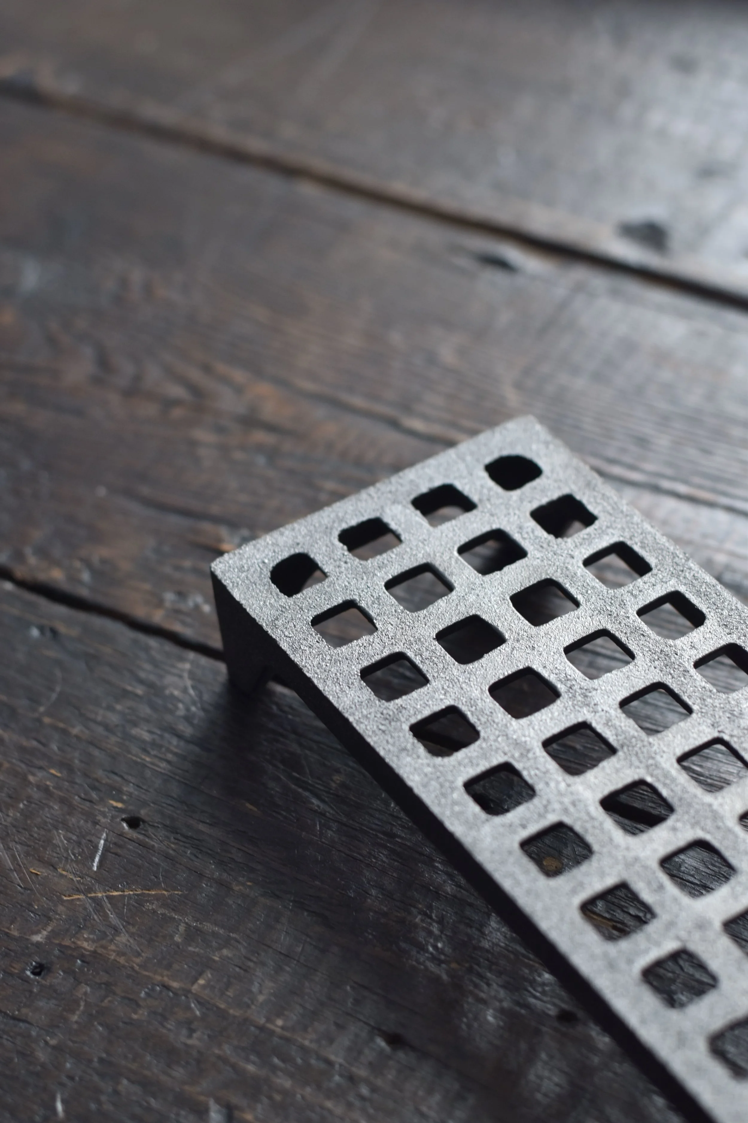 Single cast iron air brick