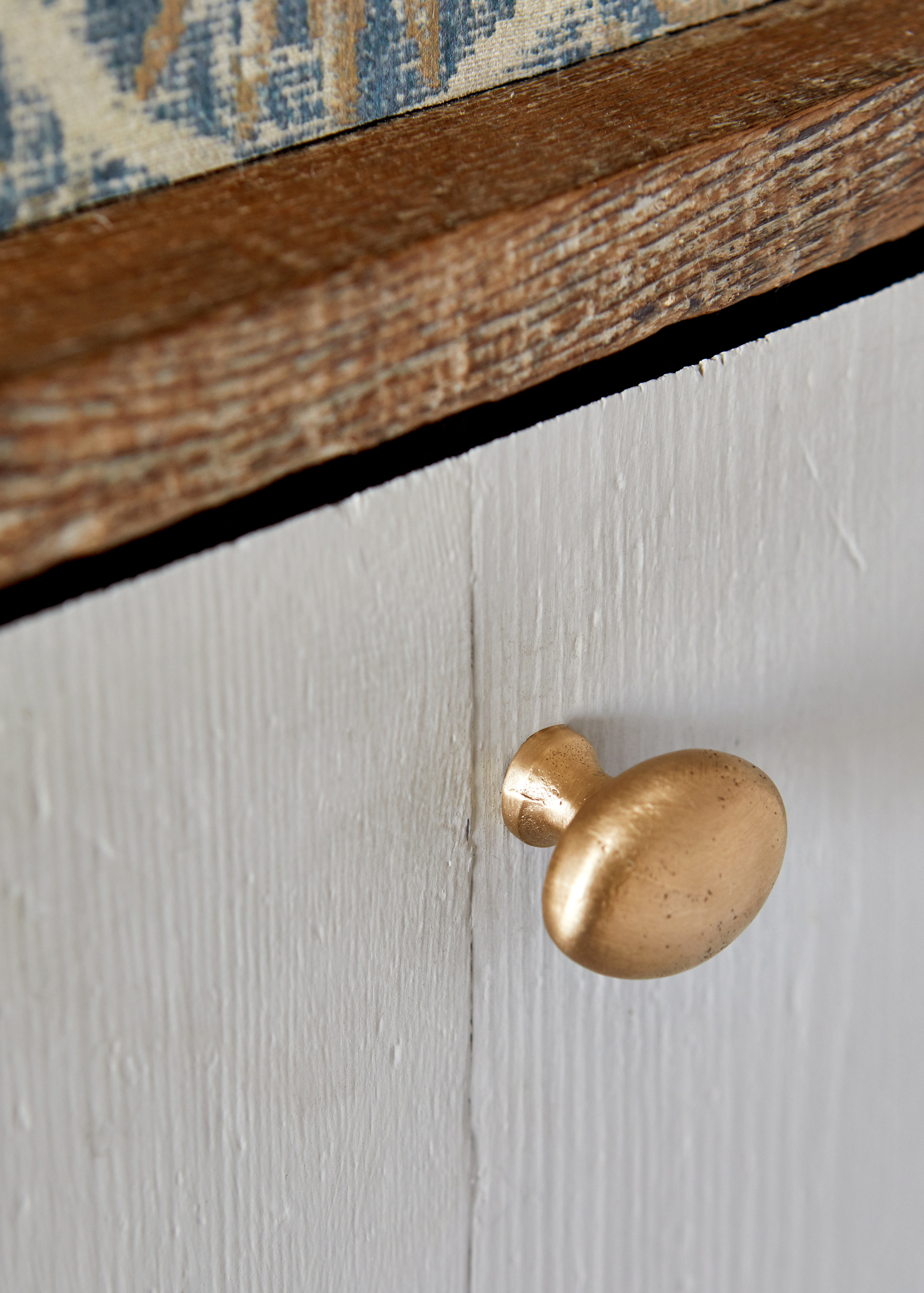 Cast bronze oval drawer knob