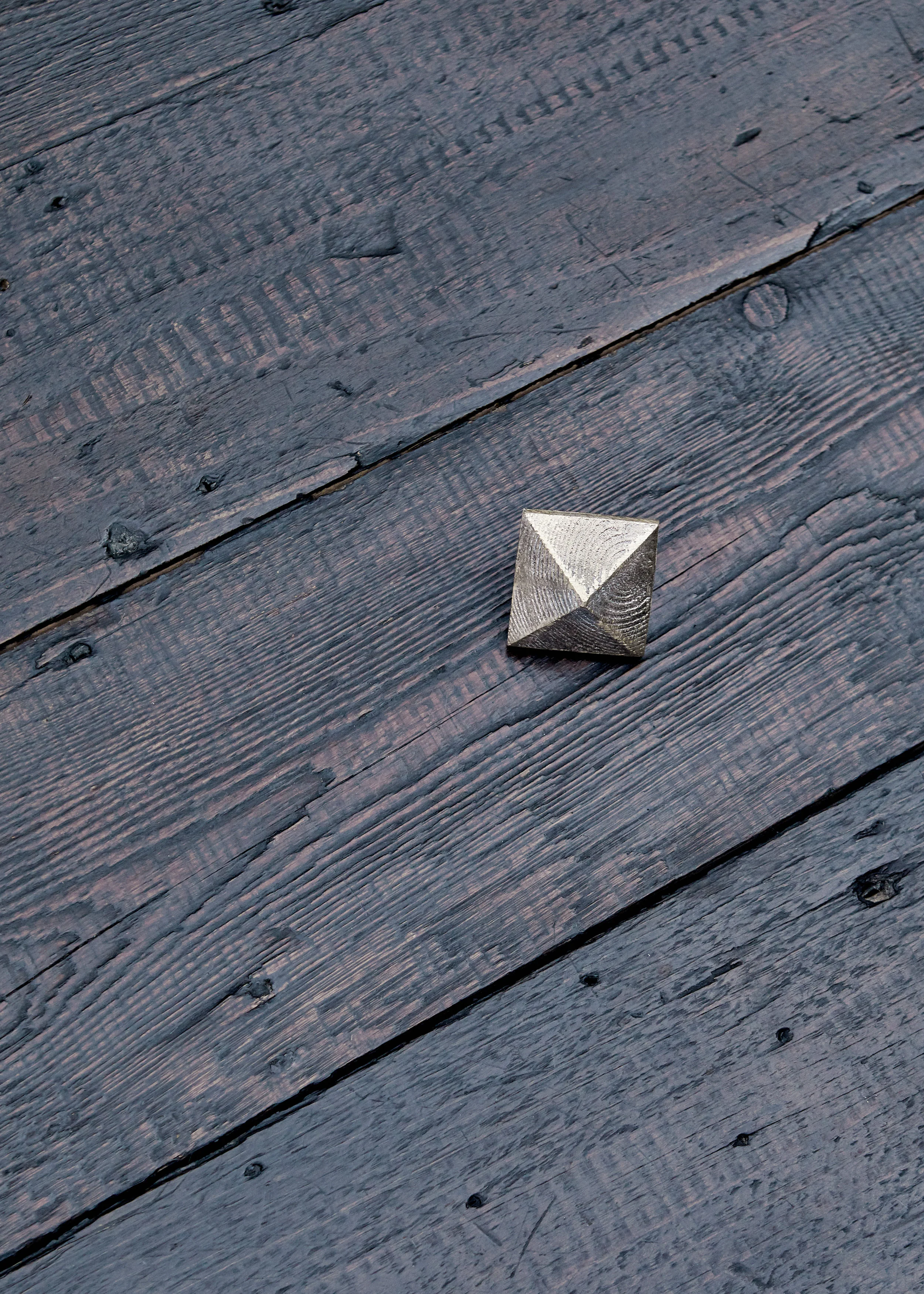 Cast bronze decorative stud