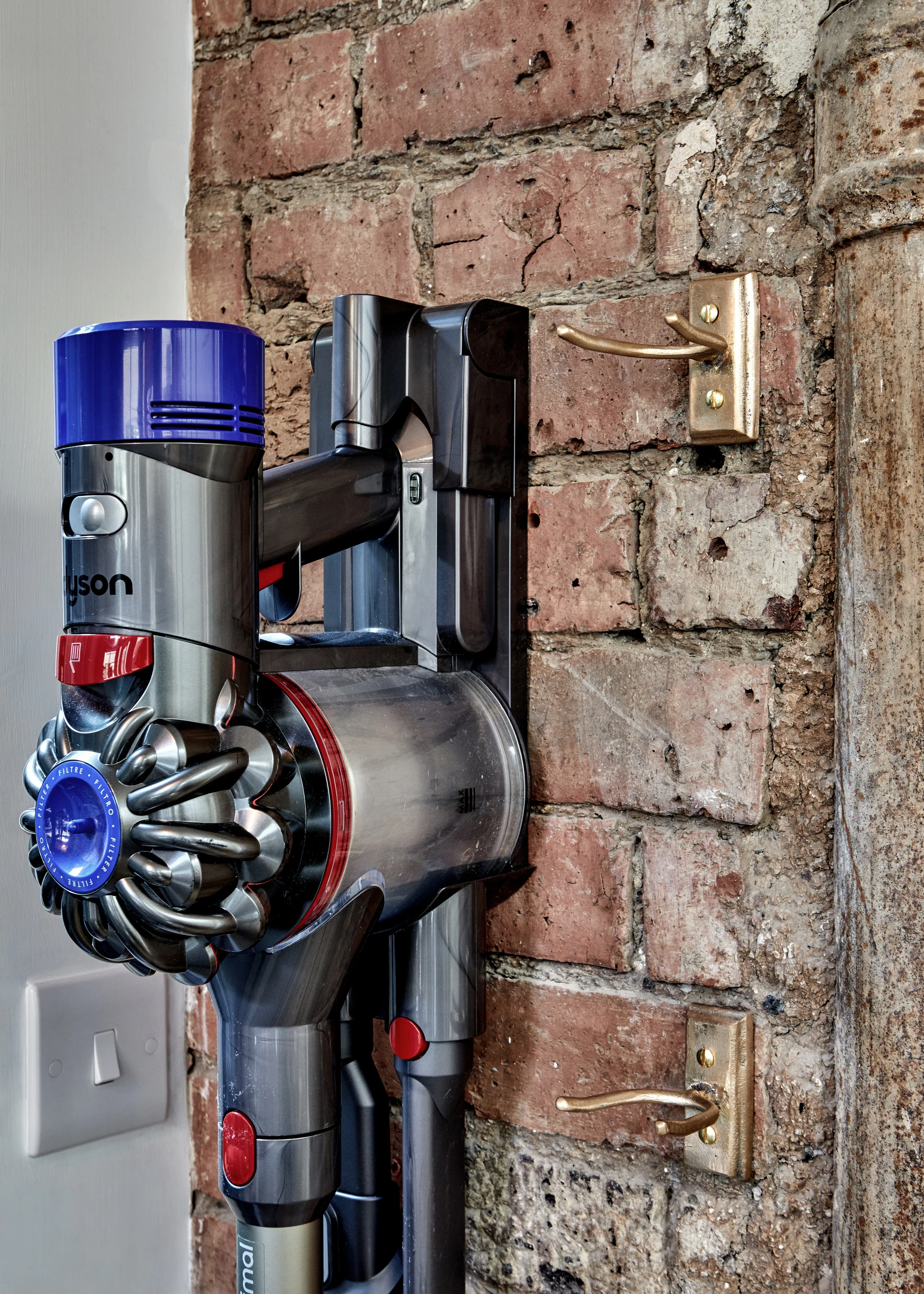 dyson accessory storage