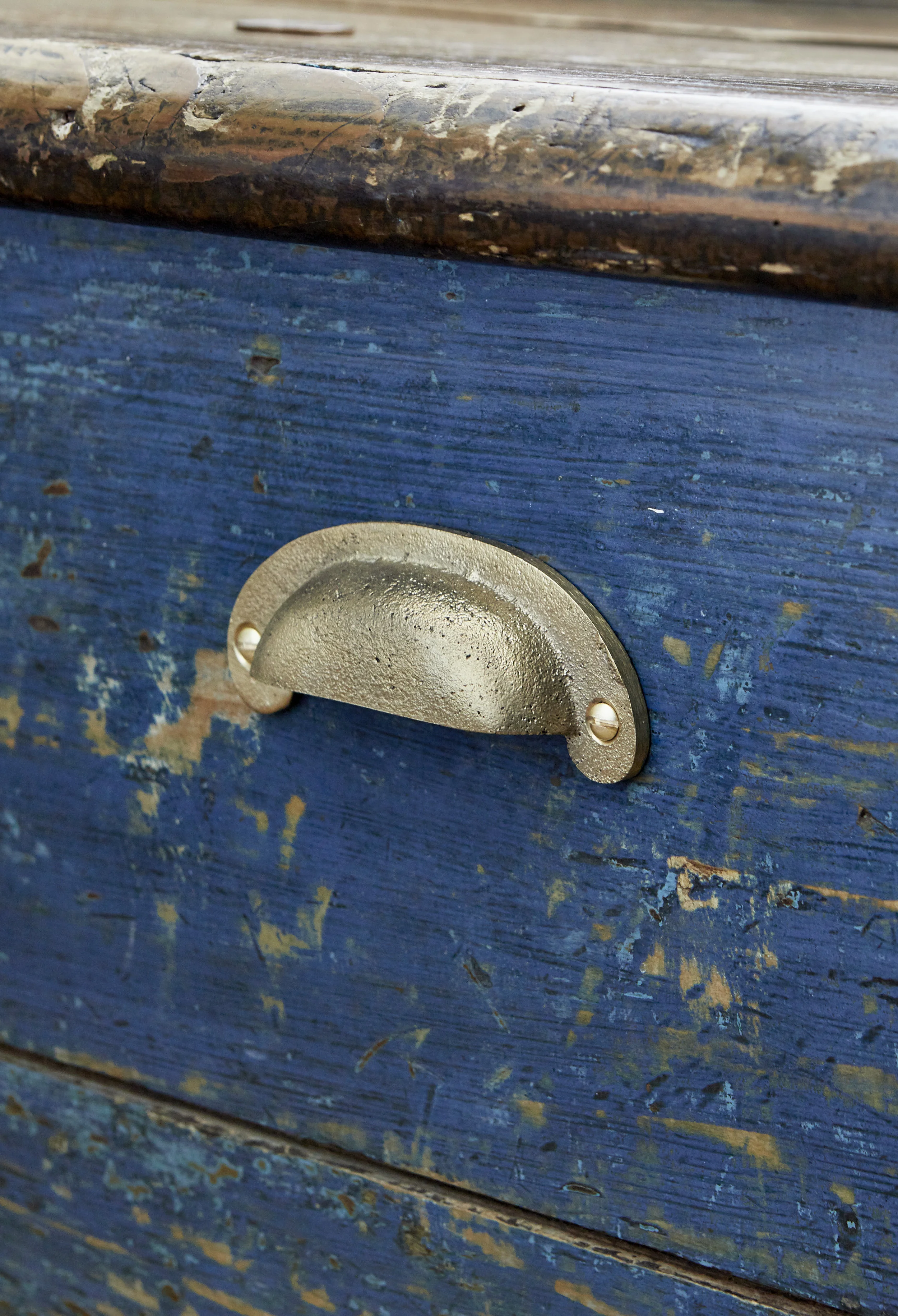 Bast brass drawer handle