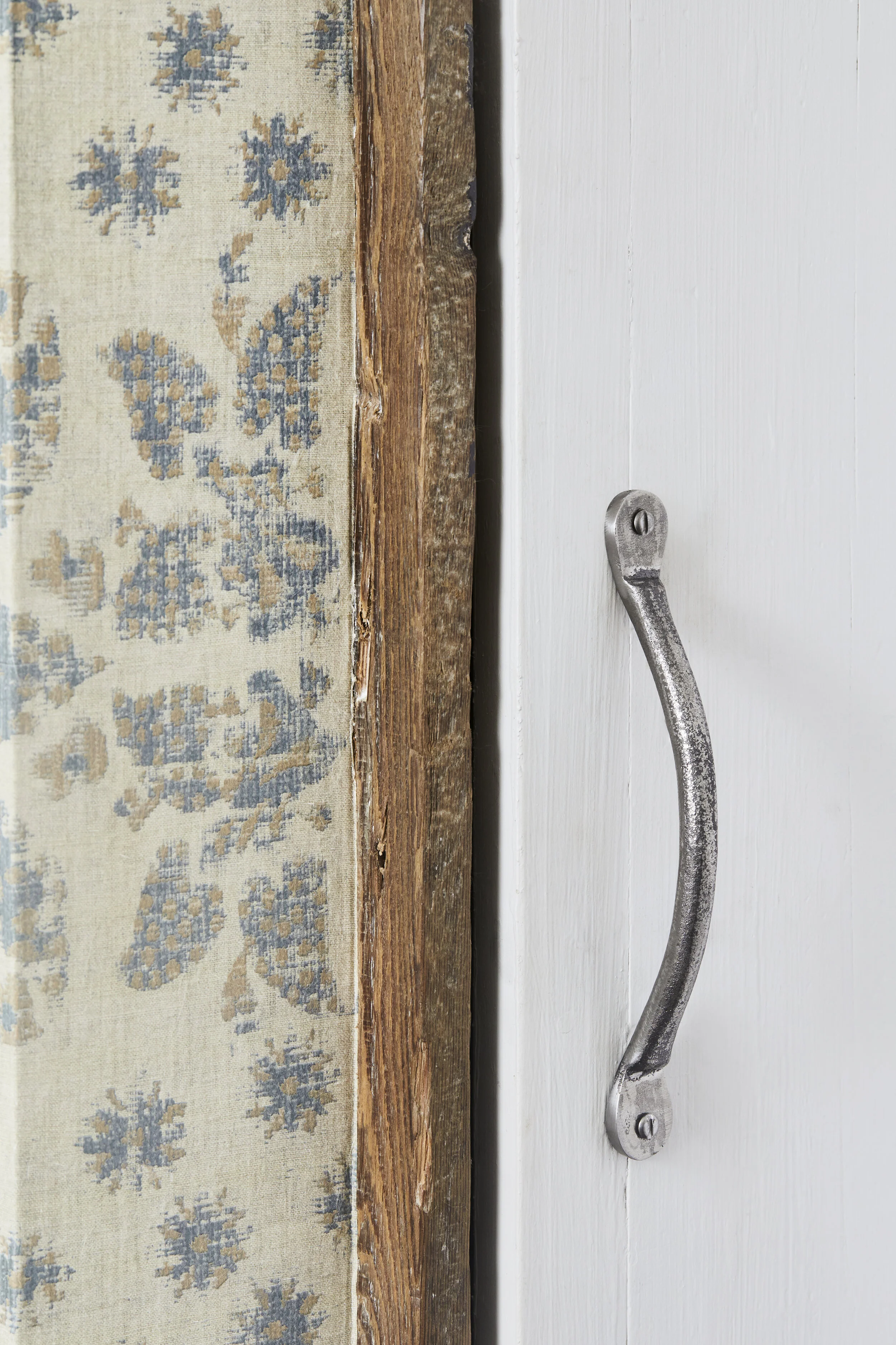 Gareth cast iron cupboard handle