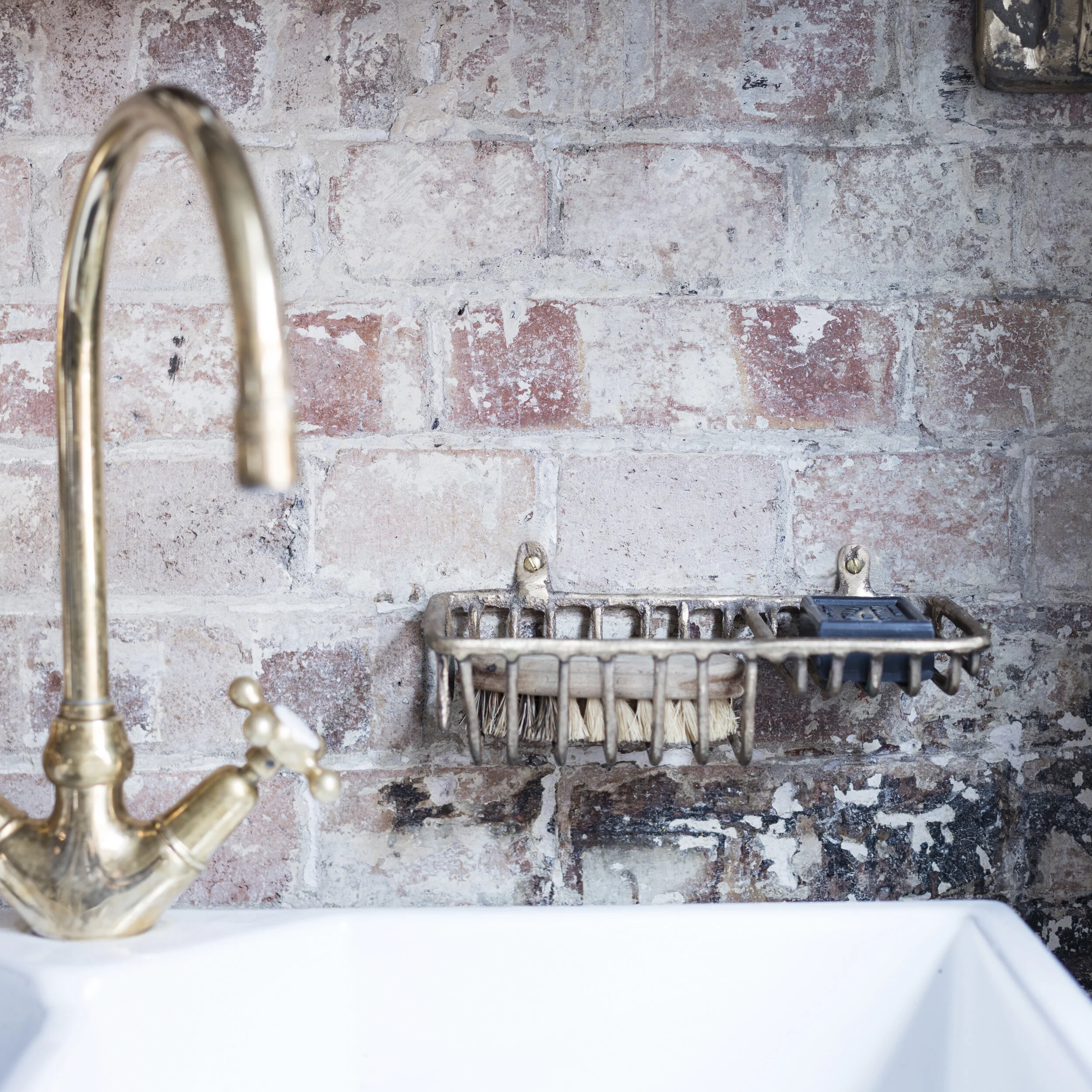 Cast bronze soap draining rack