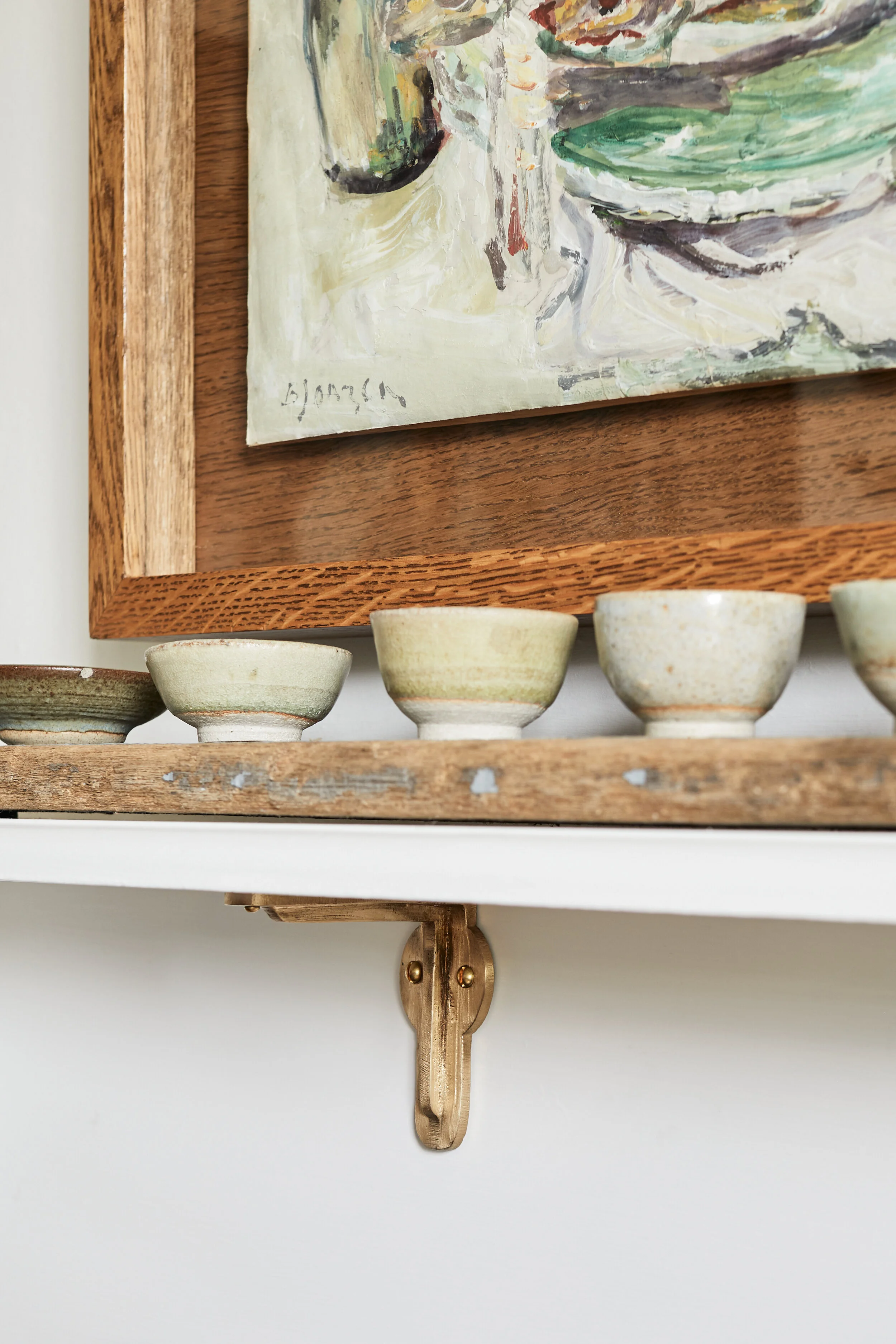 small decorative shelf bracket
