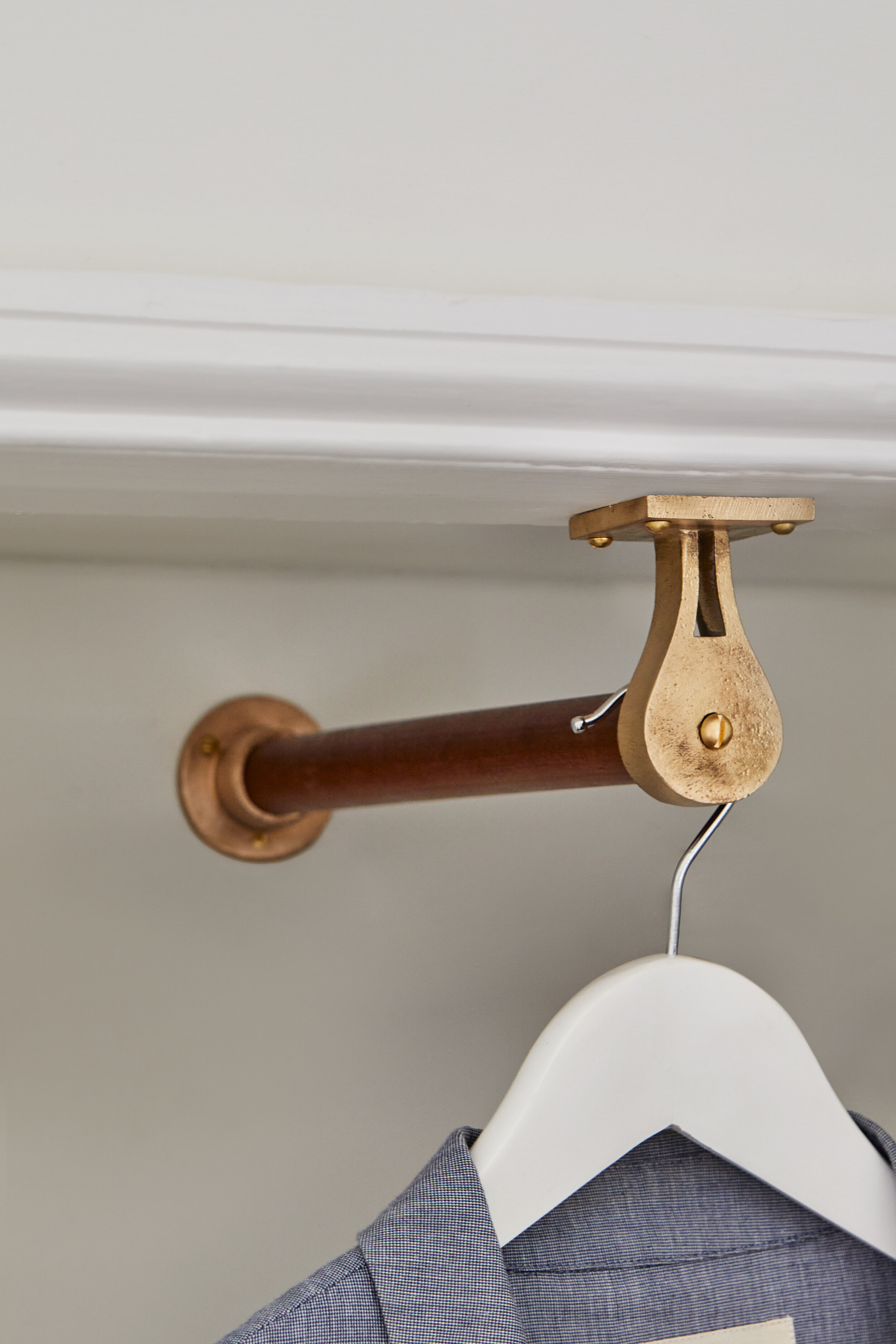 Cast bronze wardrobe rail end bracket