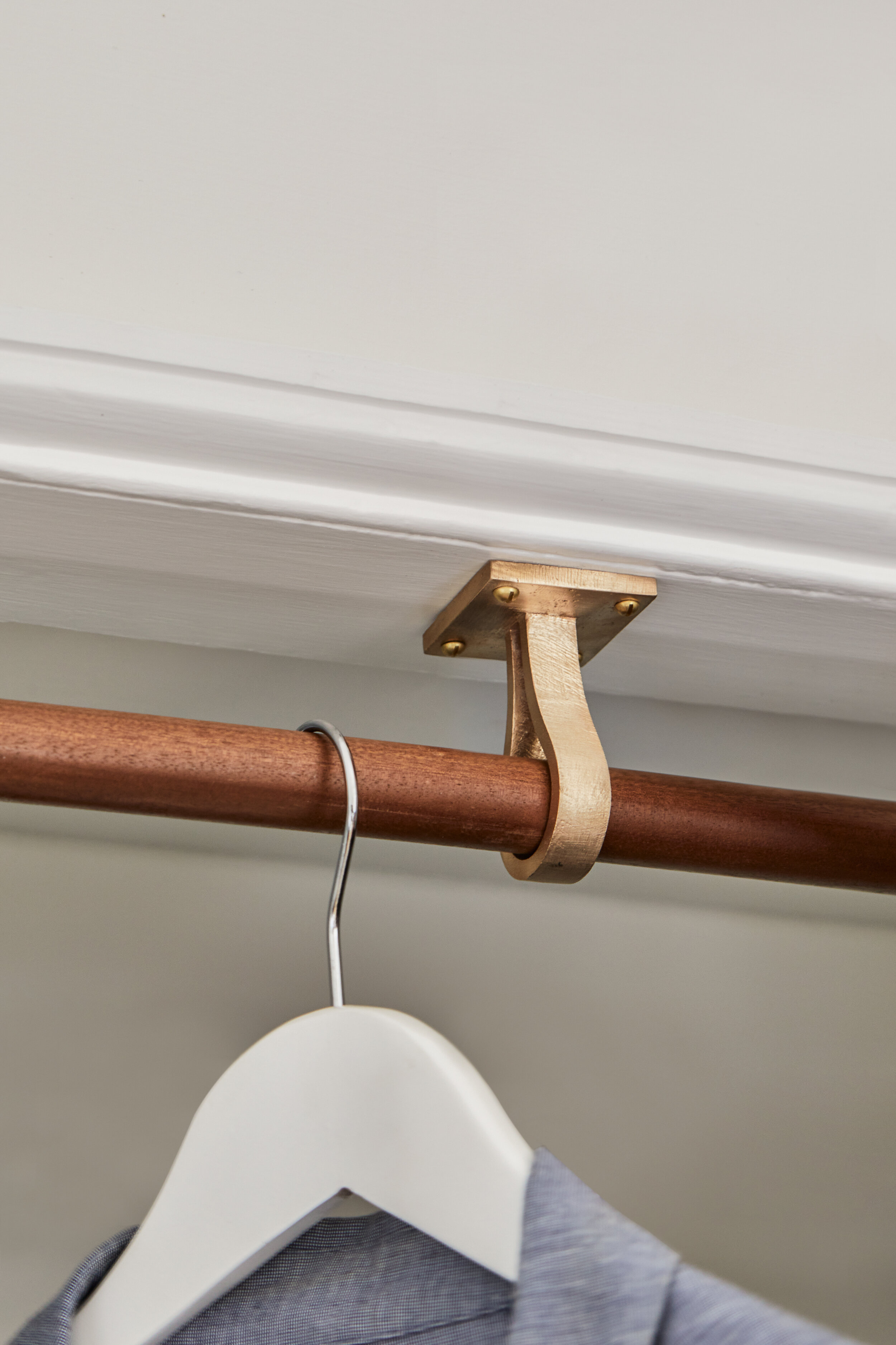 Cast bronze wardrobe rail bracket
