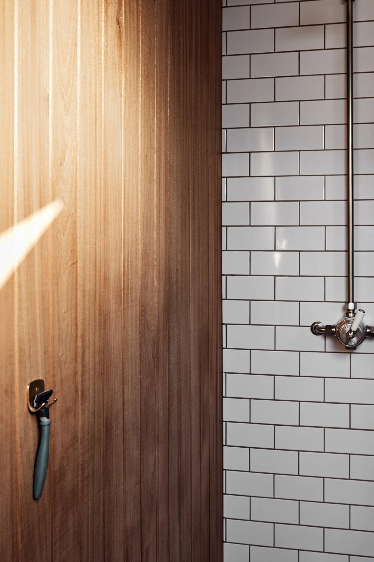 razor-rest-cast-bronze-sandcast-bathroom-hardware.jpg