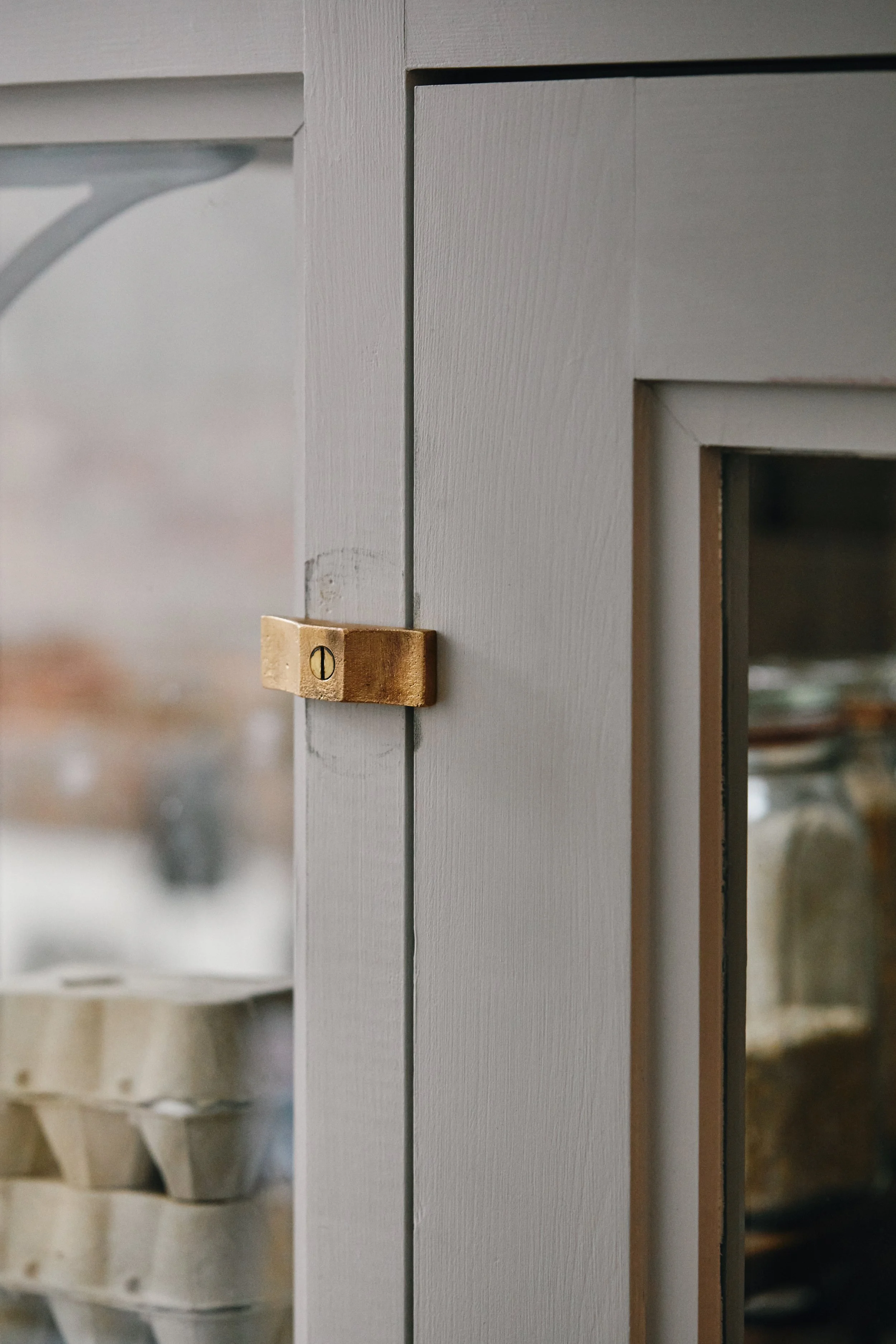 turn-button-catch-cast-bronze-sandcast-hardware.jpg