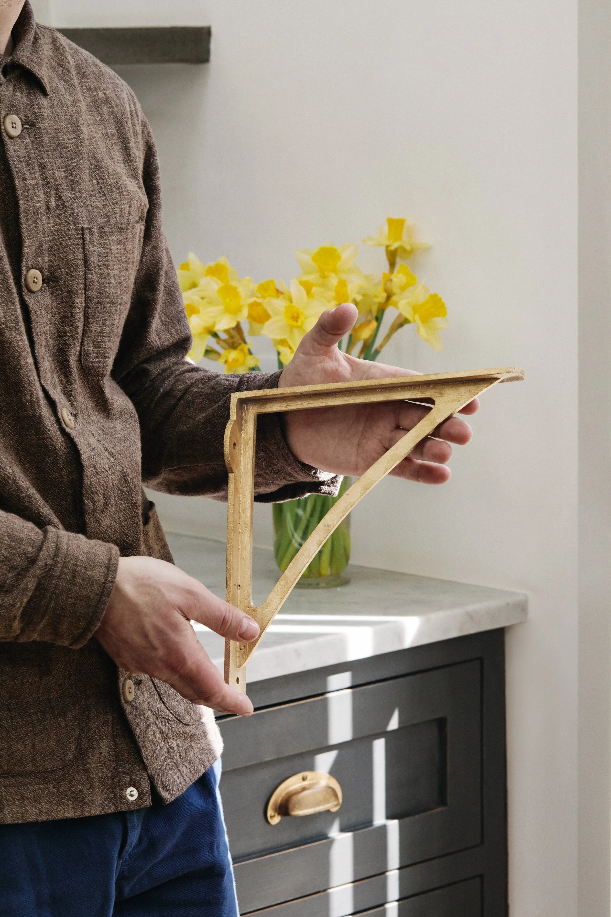 10-inch-bracket-cast-bronze-sandcast-shelf-hardware.jpg