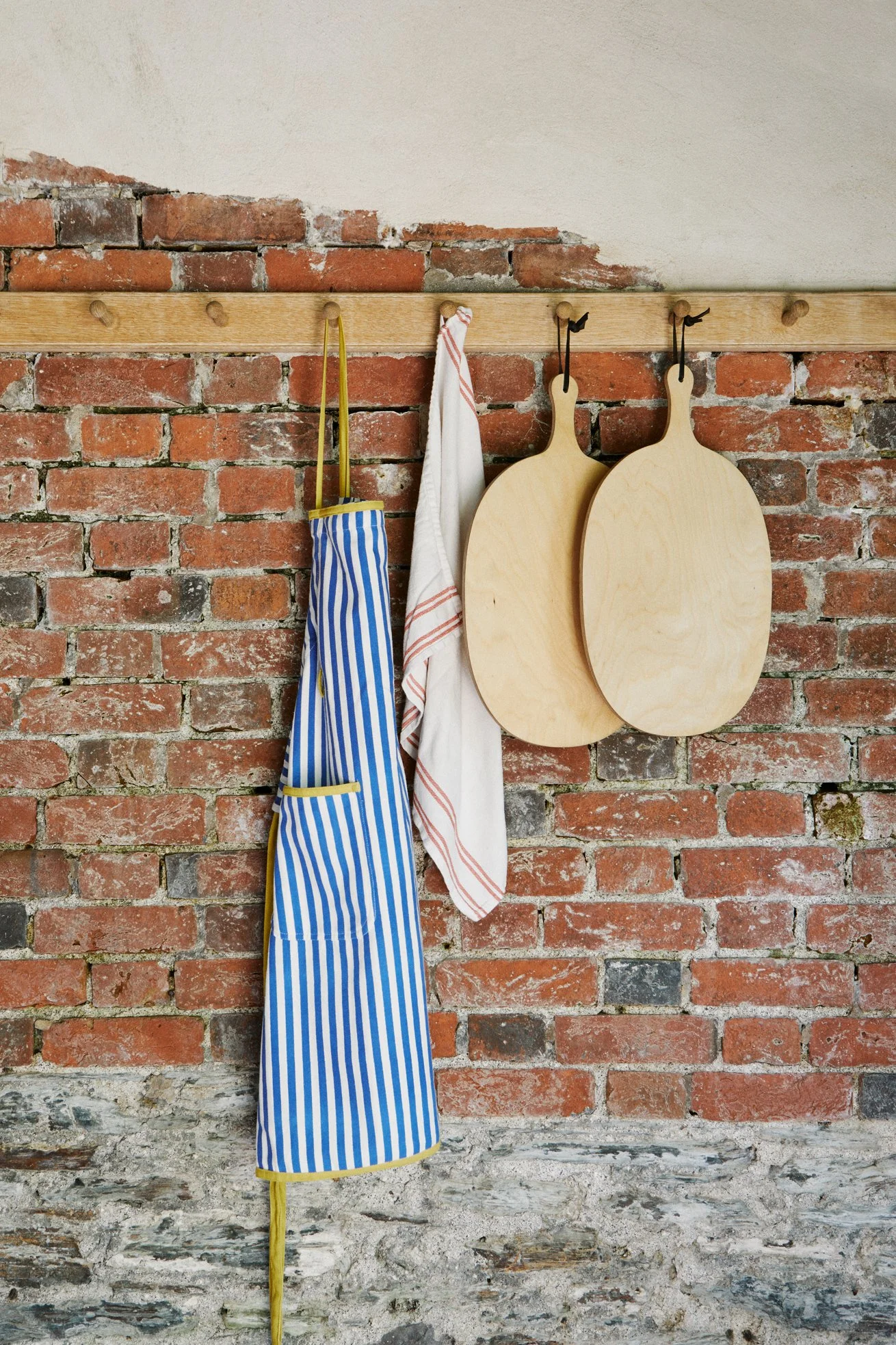 pizza-board-handmade-birch-wood-kitchenware.jpg