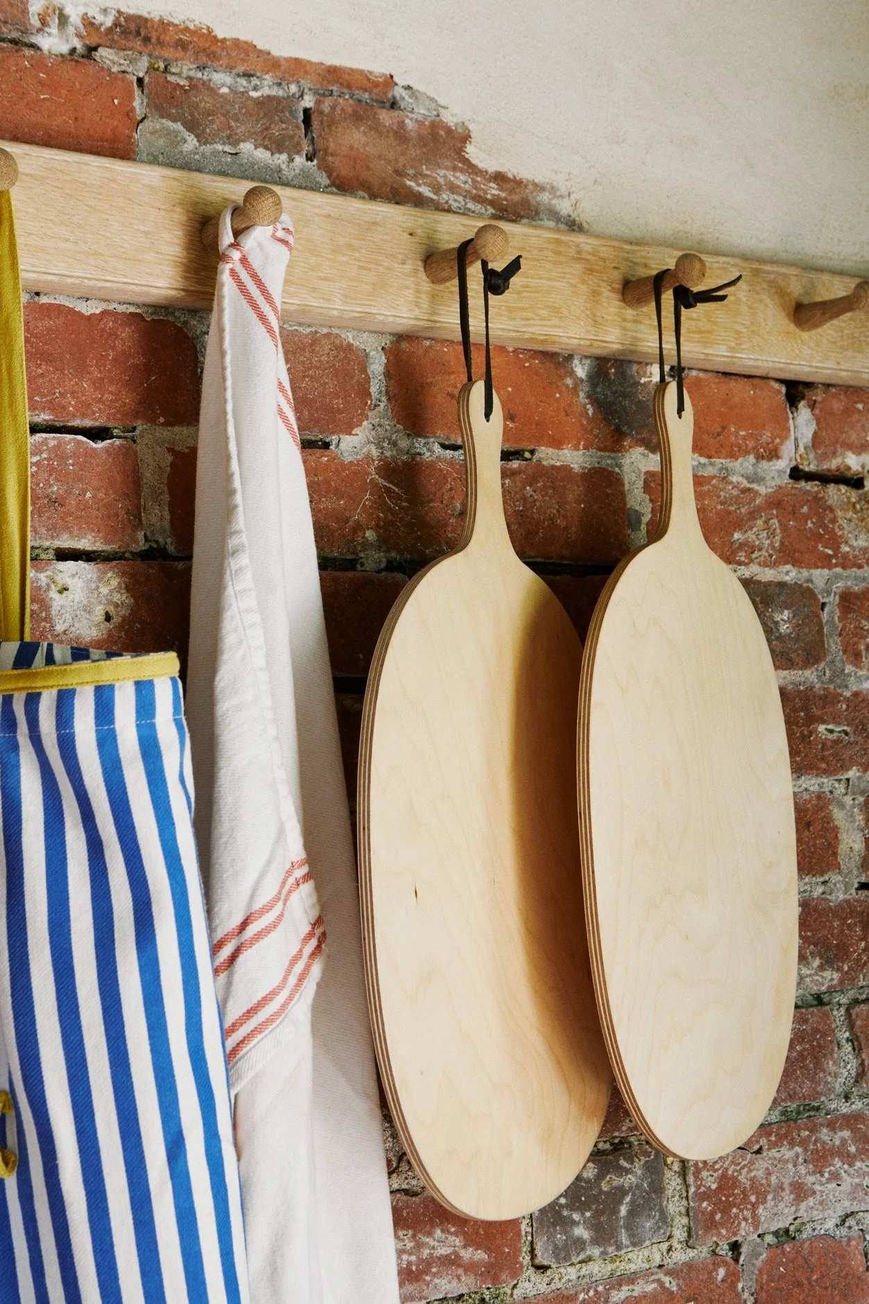 pizza-board-handmade-birch-wood-kitchenware.jpg