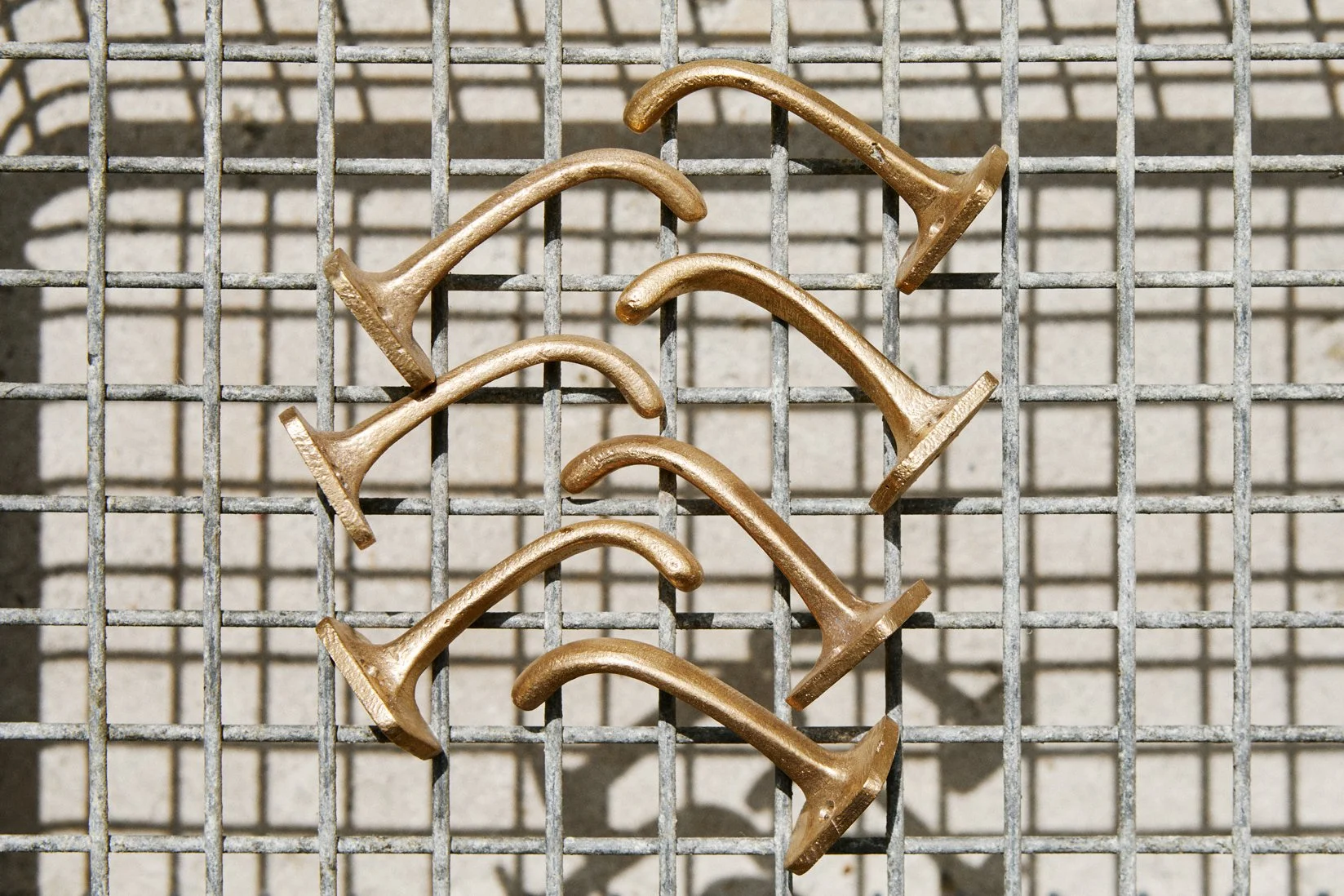 Scissor Hook in Cast Bronze – Practical Kitchen Hardware