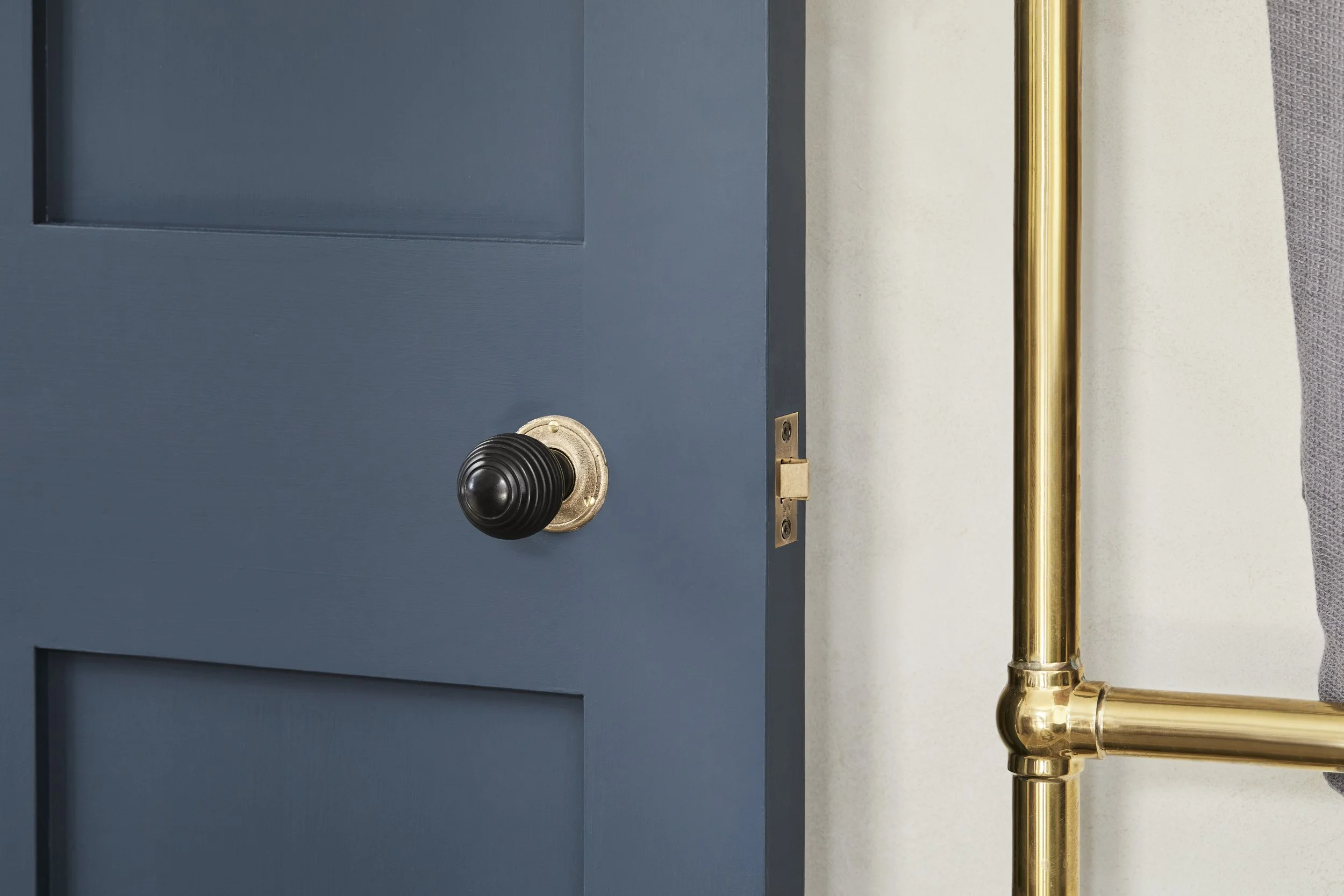 AFIT Ebony Beehive Reeded Door Knob Set - Bathroom Pack | At B&Q