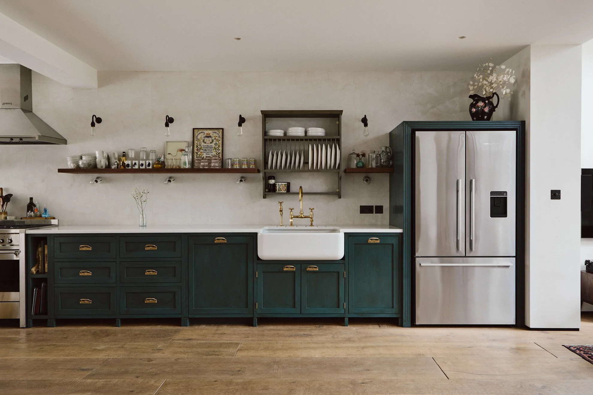 kitchen-shelf-sapele-hardwood-44mm-wide-shot-mark-lewis.jpg