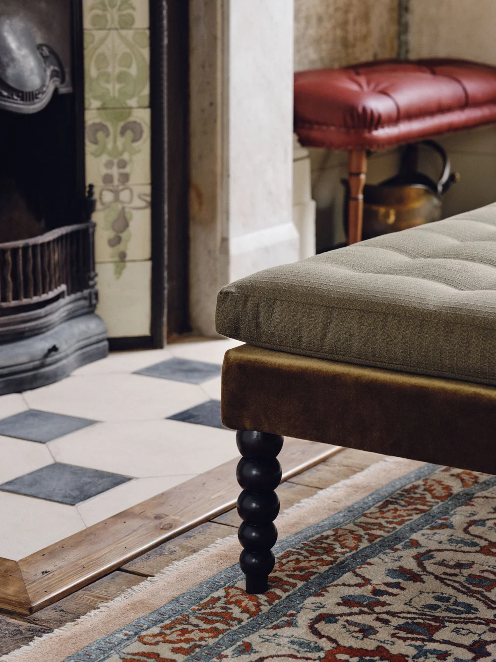 Turned Sapele Hardwood Ottoman Leg Elegant Durable for Custom