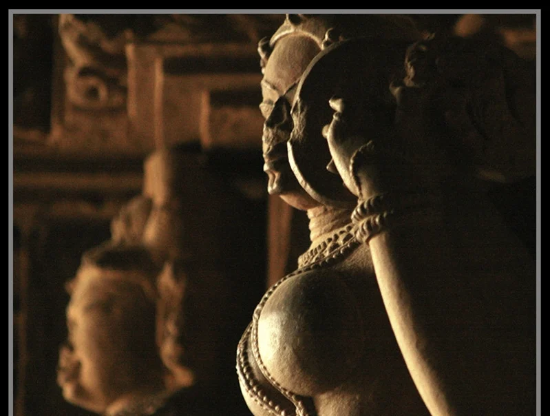 beautiful_girl_of_khajuraho.jpg