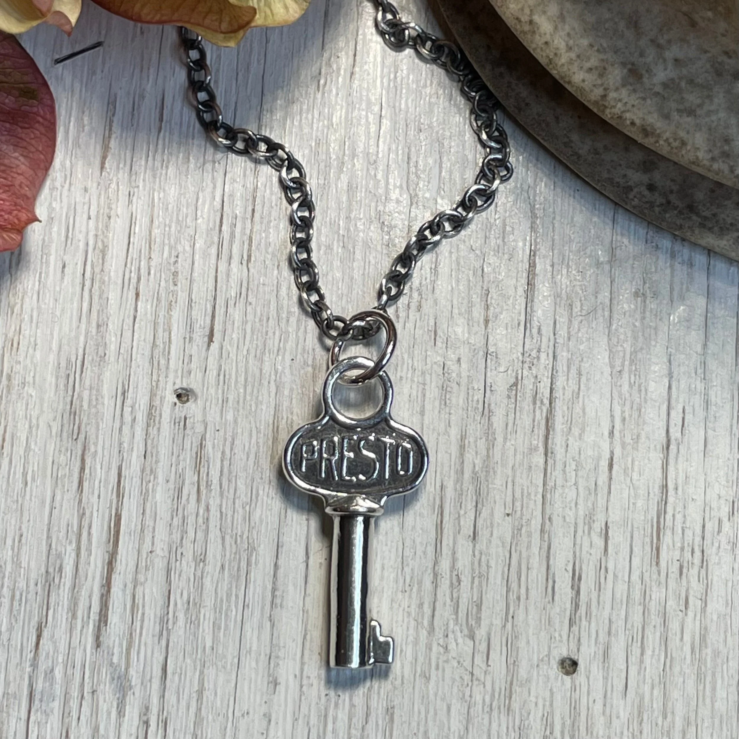 https://i.etsystatic.com/5417528/r/il/a27b16/5543037068/il_fullxfull.5543037068_6hso.jpg