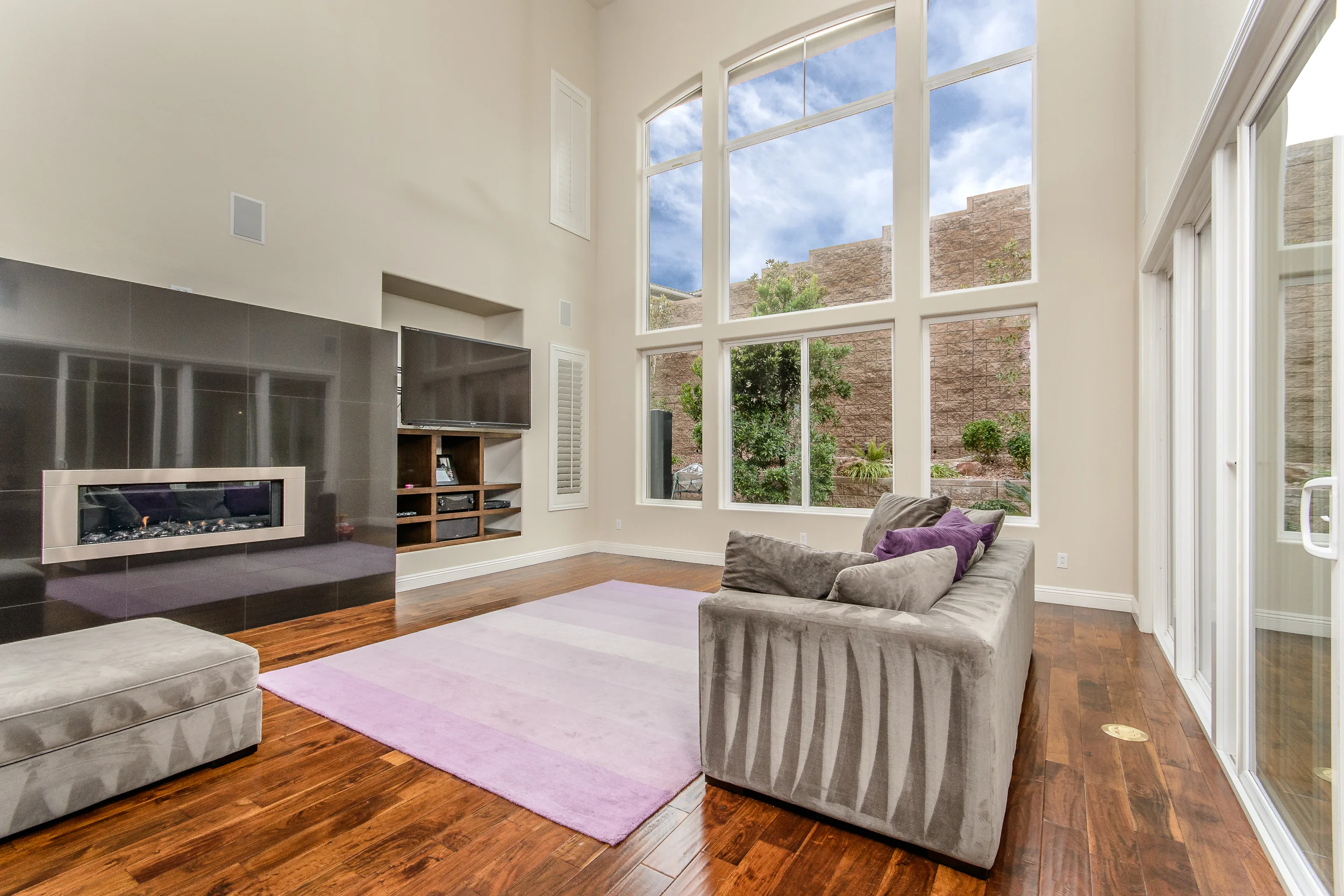 Livingroom 1a.jpg