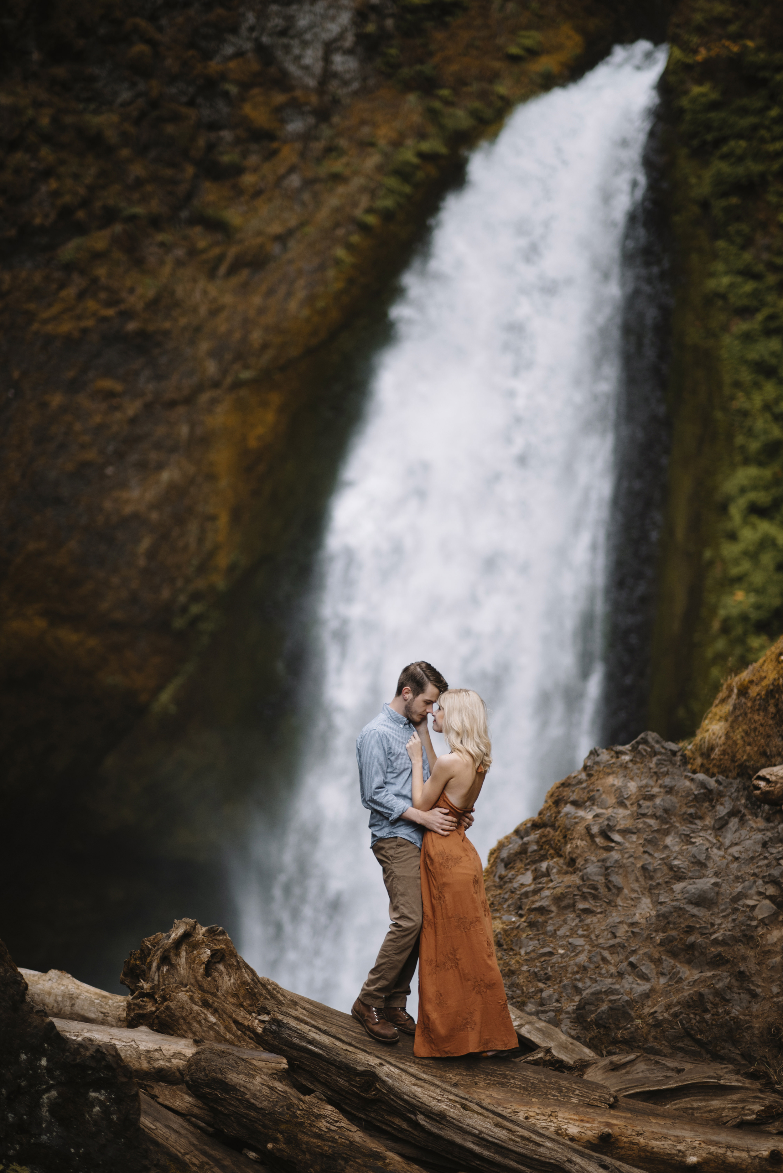 Columbia River Gorge Oregon Adventure Couples Photographer 16.jpg