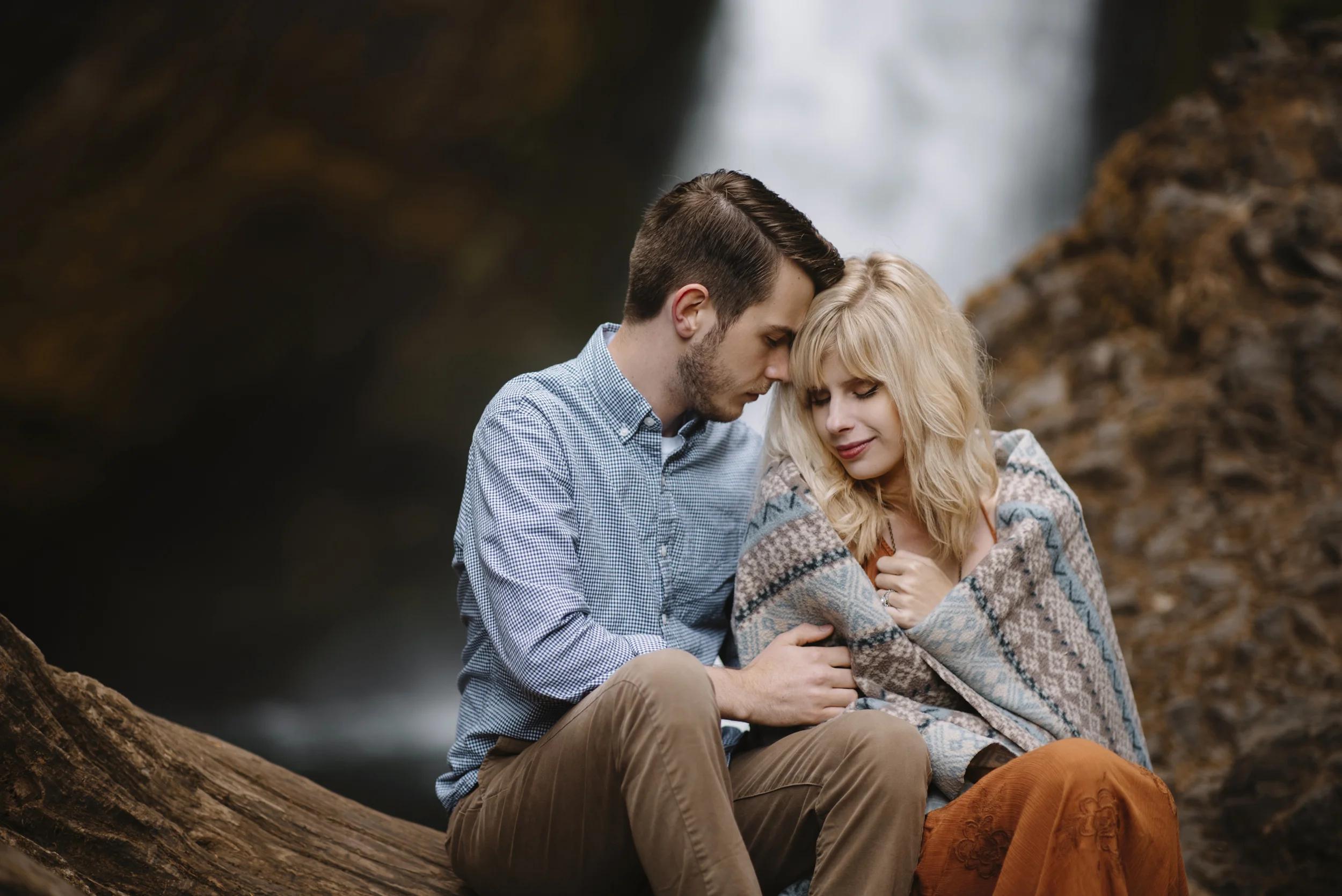 Columbia River Gorge Oregon Adventure Couples Photographer 21.jpg