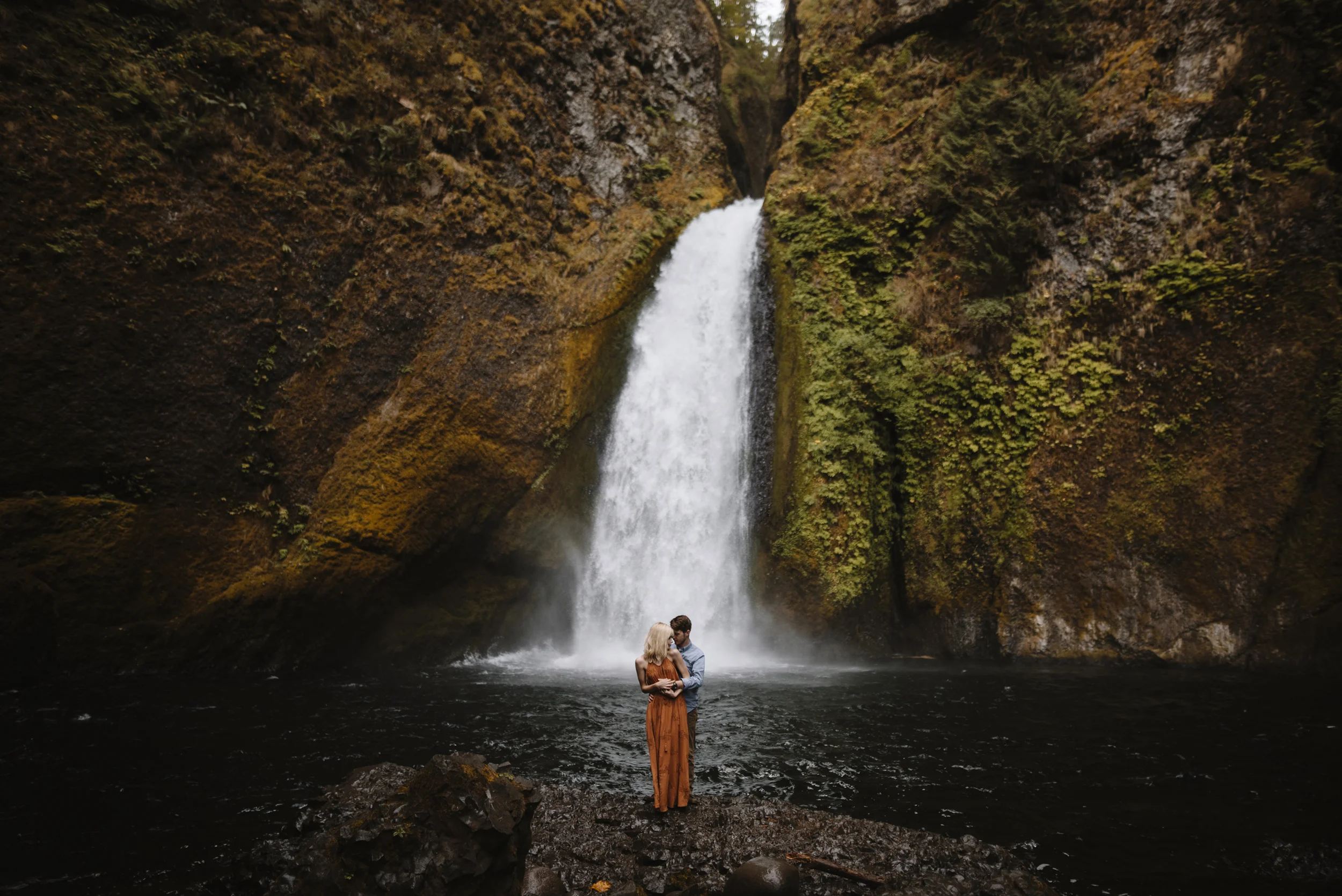 Columbia River Gorge Oregon Adventure Couples Photographer 52.jpg