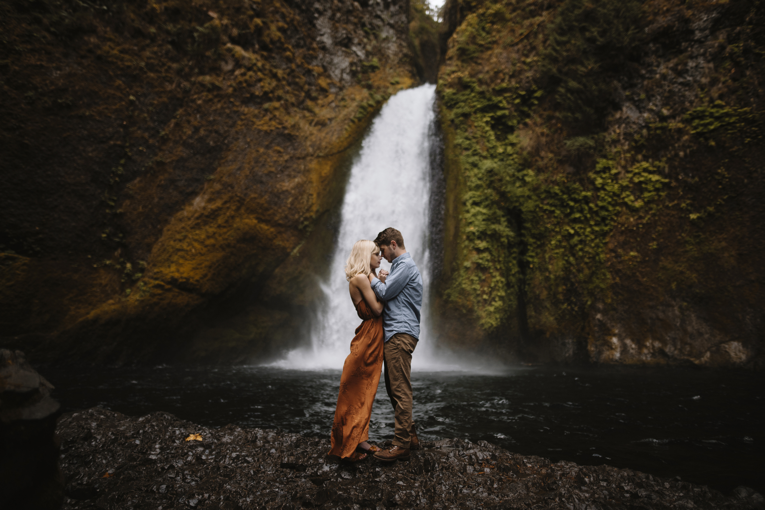 Columbia River Gorge Oregon Adventure Couples Photographer 59.jpg