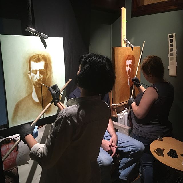 Day 4 of the Sight size portrait workshop with @emanuelademusis. It's hard to believe week 1 is almost over!! #portrait #portraitpainting #grisaille #araboston #academyofrealistart #indirectpainting #inspiration #inyourface #sightsize