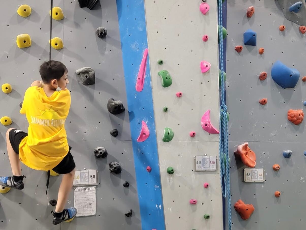 Where to go next? A big part of growing up is learning to make decisions and solve problems.  Thanks to our friends at @centralrockmanhattan, FYI&rsquo;s middle school campers are learning these critical life skills through rock climbing. 

Of course