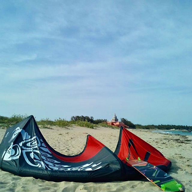 Such a perfect day!

#kiteboarding #kitesurfing #tamilnadu #seaspecs #lifeinthedeepsouth