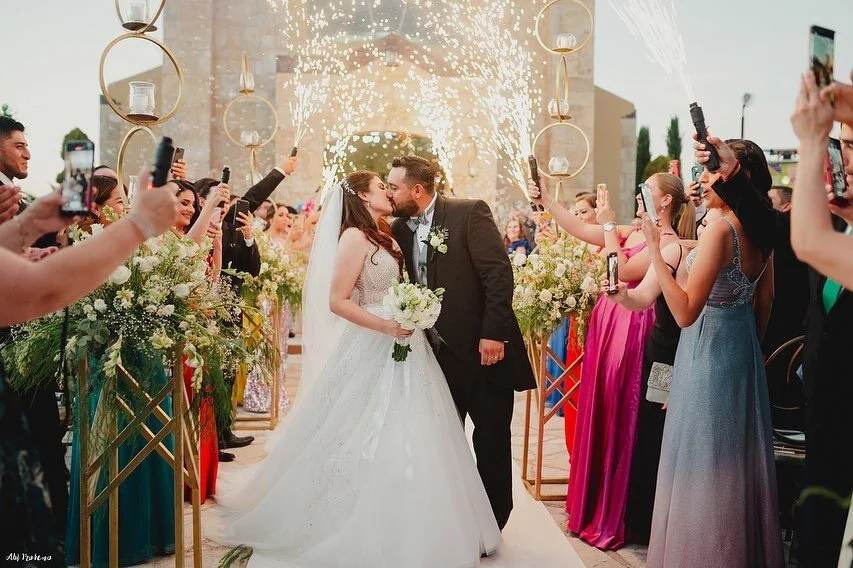 Valeria &amp; Valeriano ⚡️❤️ @valeriadeles 
Planner @soniasarkisweddingplanner