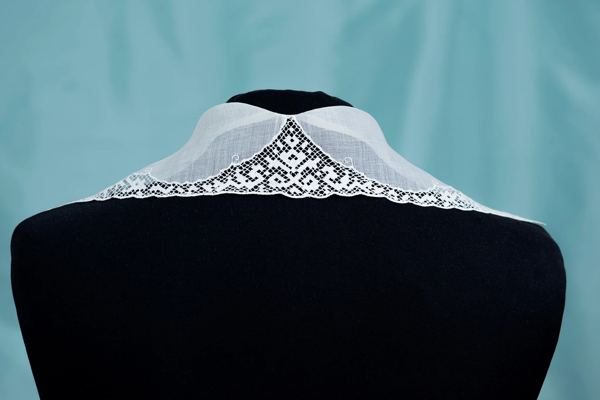 Vintidž vratnik zadaj.jpg