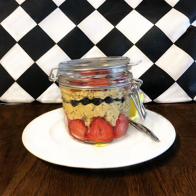 Päivä on hyvä aloittaa terveellisesti!
Tänään meillä on tarjolla tuorepuuro marjoilla 😍
Tuorepuuron kanssa sopii erinomaisesti meidän haudutetut teet, esimerkiksi rooibos, jossa on gojimarjaa sekä karpaloa☕️