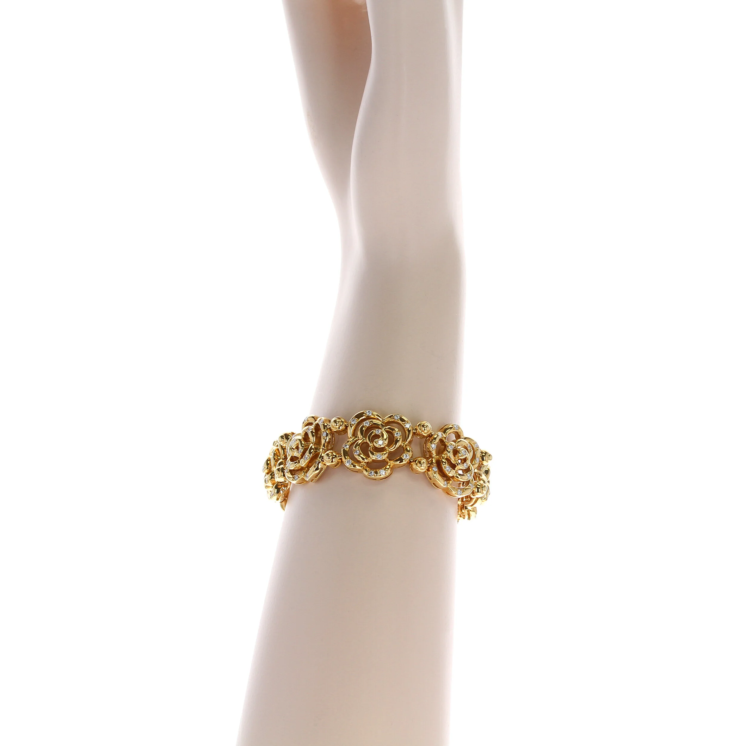 VCA_18KYGDIA-NECKLACE05.jpg