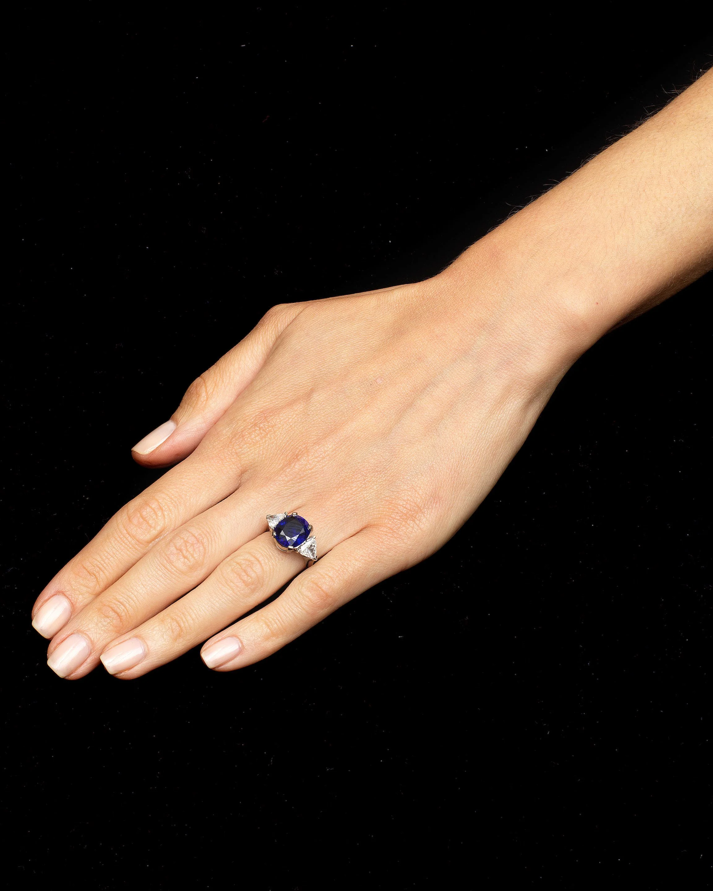 8-carat-burma-sapphrie-and-diamond-three-stone-ring-imgB.jpeg