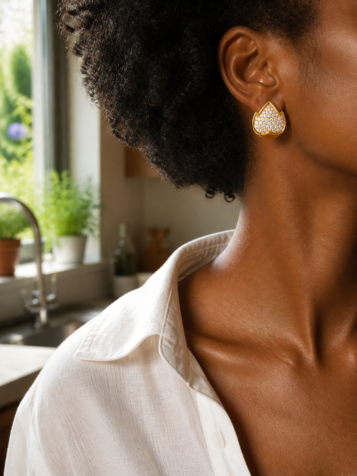 vancleef_diamond_18kt_yellowgold_earrings.png