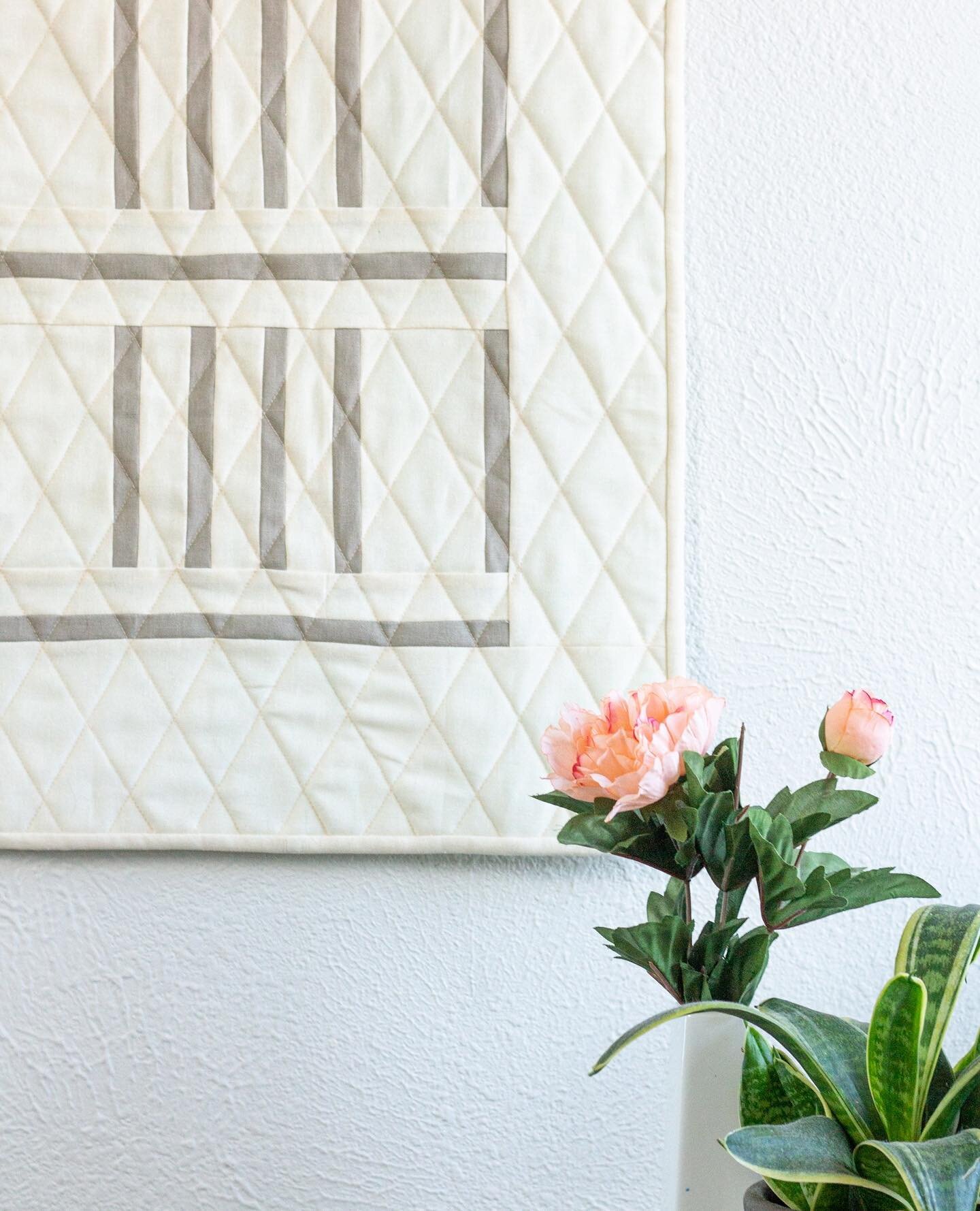 I'm super excited to be a guest designer for @alderwoodstudio's Modern Makes Membership for November! I designed a super sweet quilt I'm calling Eddie, and it's a good one for practicing accuracy, especially with linen. The box will include everythin