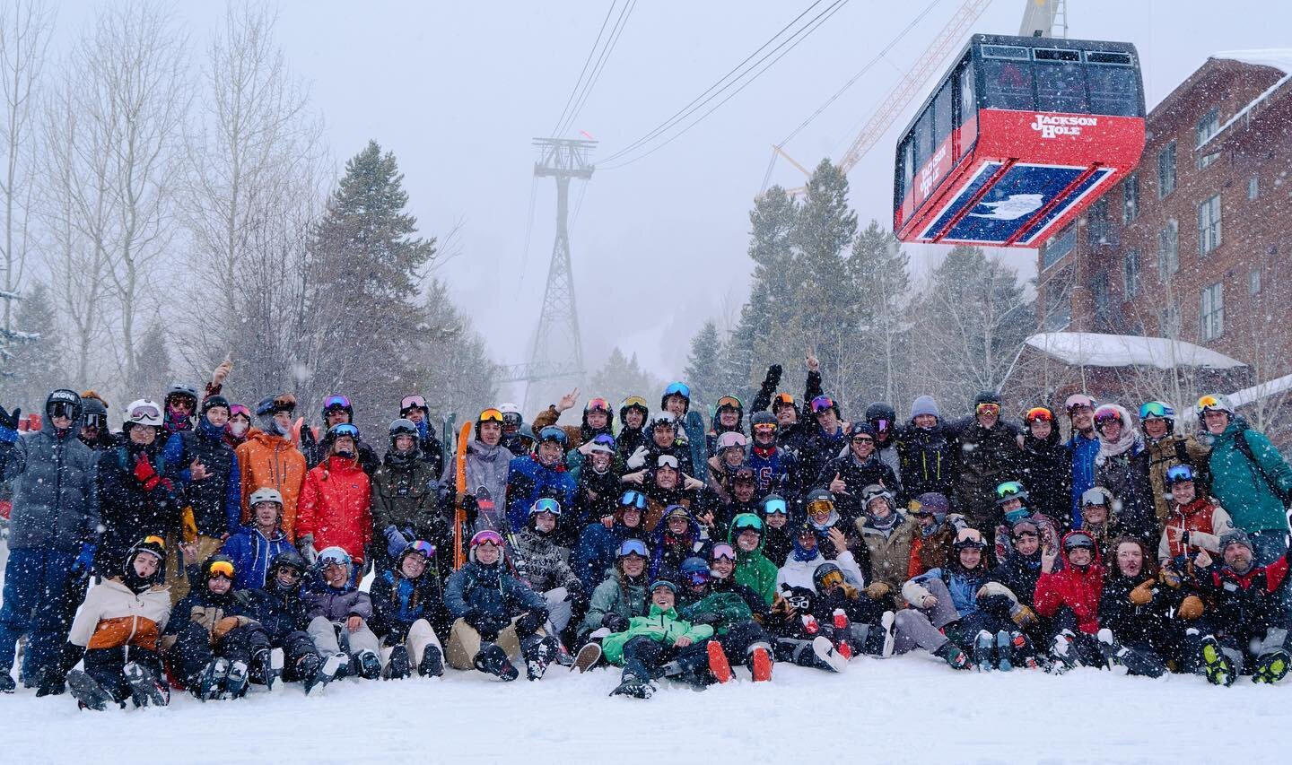 Oh baby😮&zwj;💨 it&rsquo;s about that time we kick off another year of Freeride shenanigans! So allow us to introduce ourselves 🥁🥁🥁 Boulder Freeride is the ski and snowboard club at CU Boulder. We specialize in shredding and partying.  So if you 