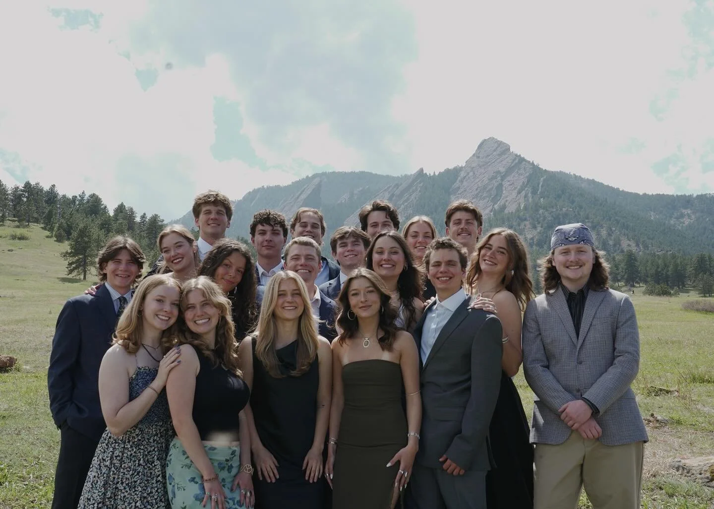As the school year comes to an end, Boulder Freeride’s Board of Directors freshened up to hold our yearly elections! Congrats to everyone on their new positions for next year, and major shoutout to our seniors @luke_st._john @johnpenney__ @sk1_