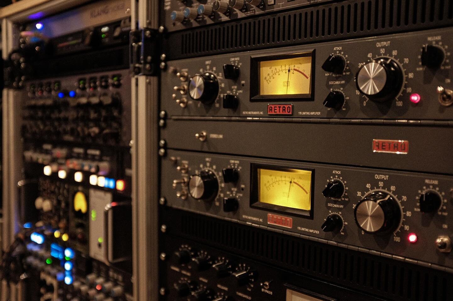 Feeling a little chilly outside? No matter as it&rsquo;s warm and cozy here in the @delayhaus control room thanks to the @retroinstrumentsinc 176&rsquo;s, @manleylabs Massive Passive &amp; Thermionic Phoenix heating up the mix bus with enough valves 