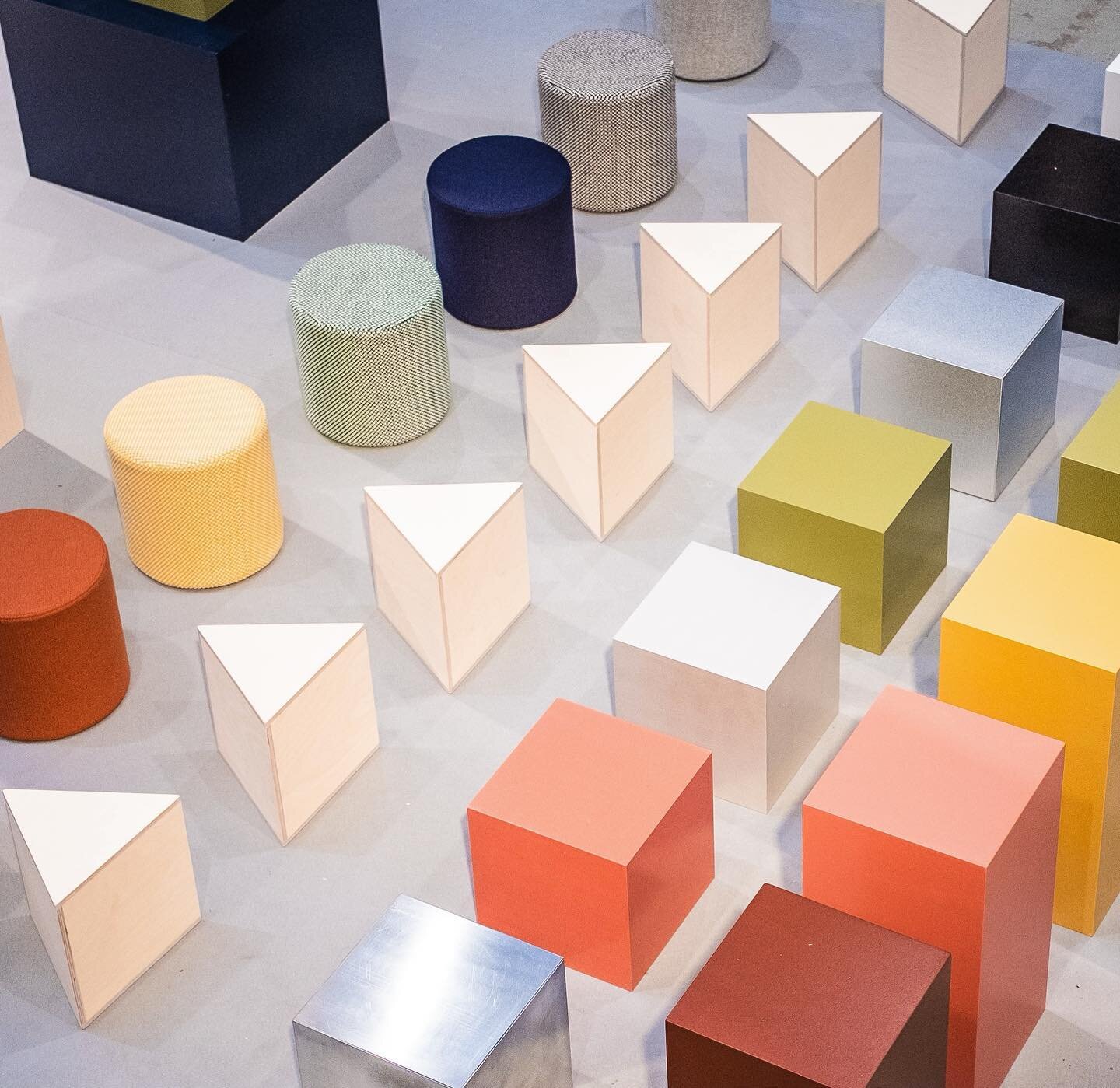 From our CMF (colour, materials and finish) installation in Stockholm where people were invited to have a go at finding their own combinations with upholstery, different woods, colours and more from our geometrical building blocks. @flokk_design 

📸