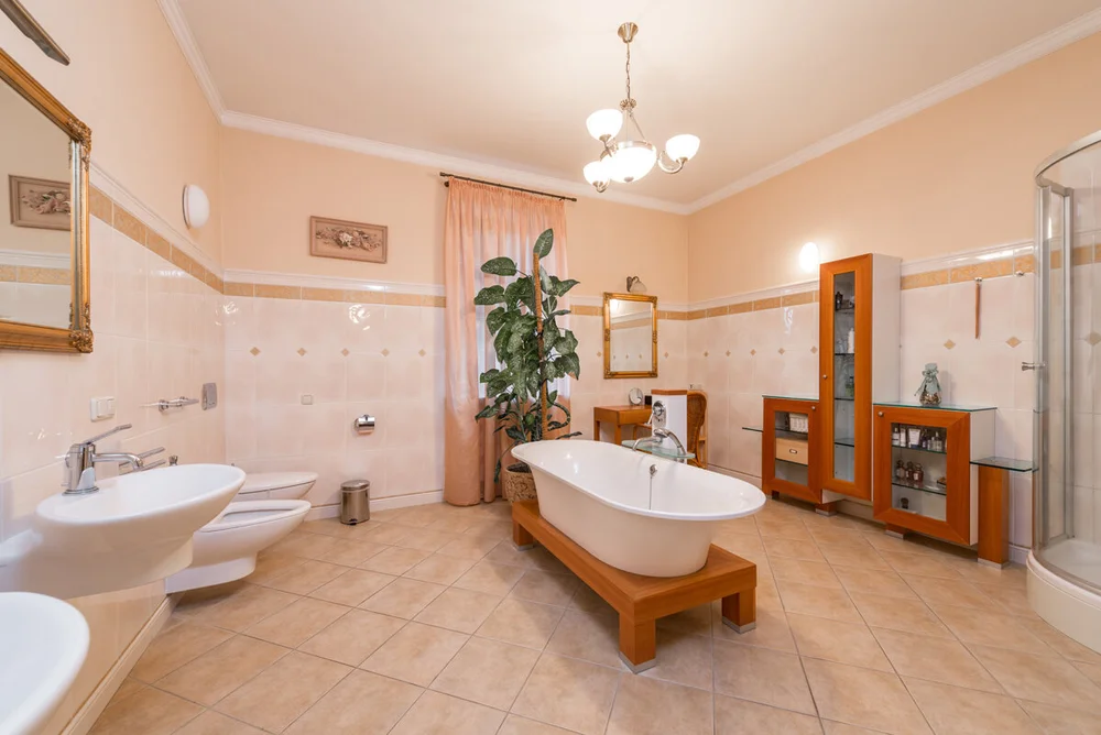 bath design with freestanding tub